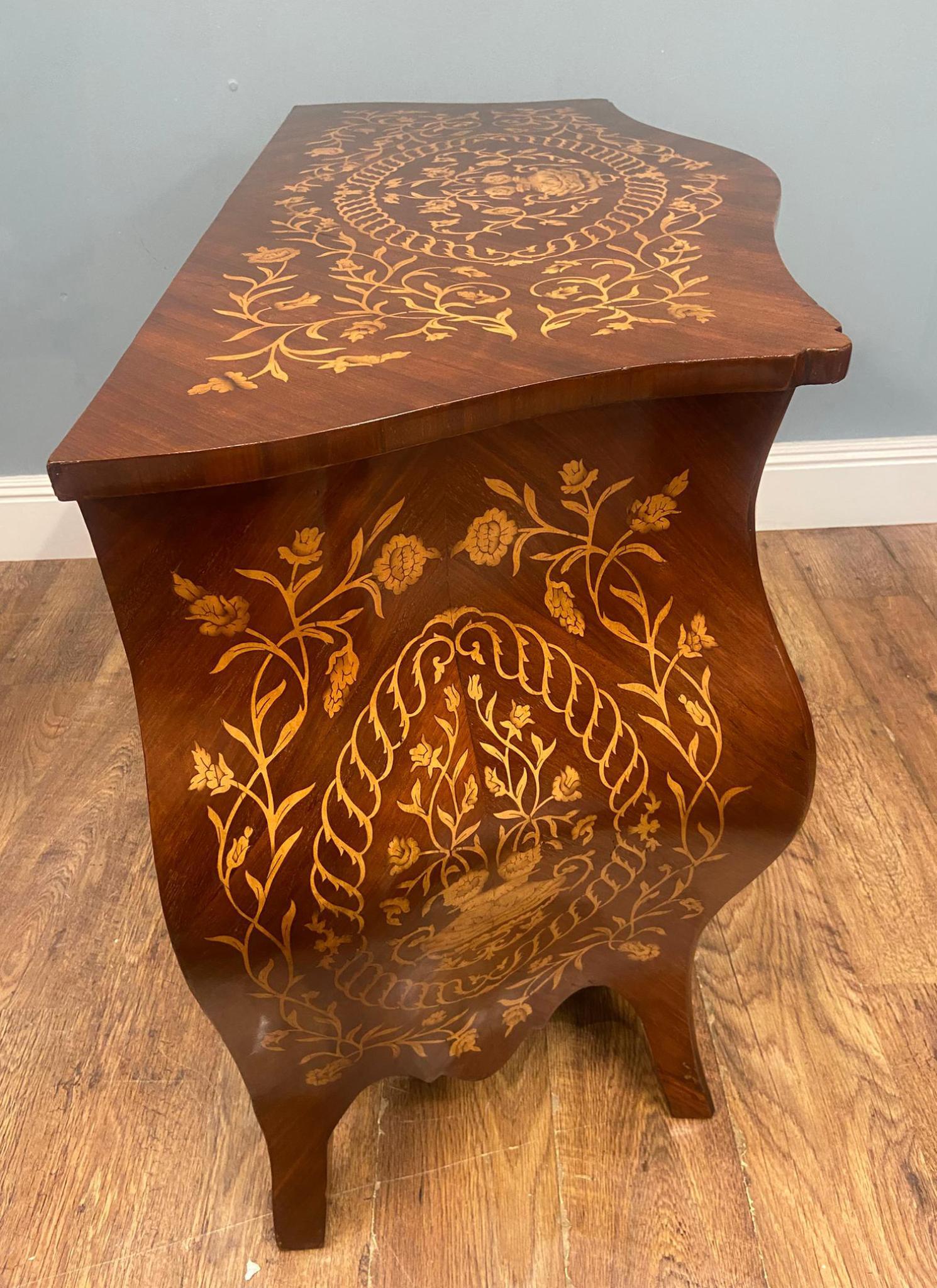 French Rococo Commode à Bombe Louis XV en vente 1