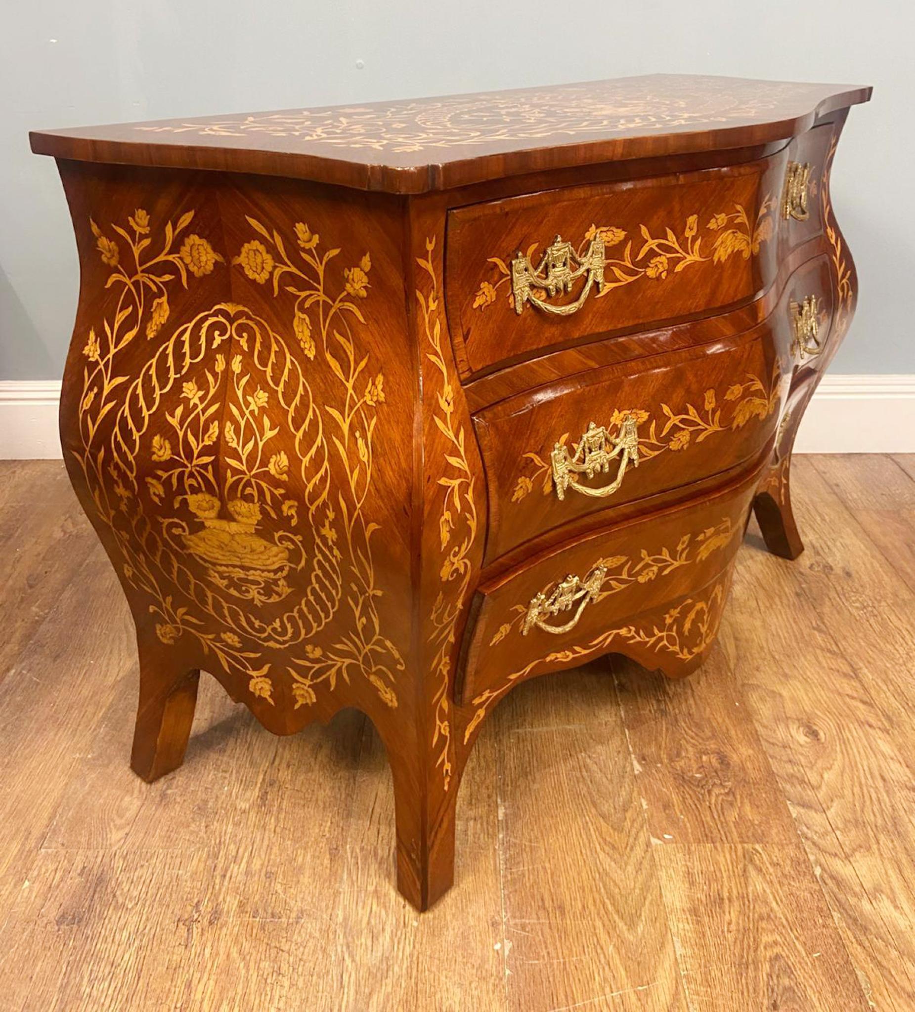 French Rococo Commode à Bombe Louis XV en vente 2