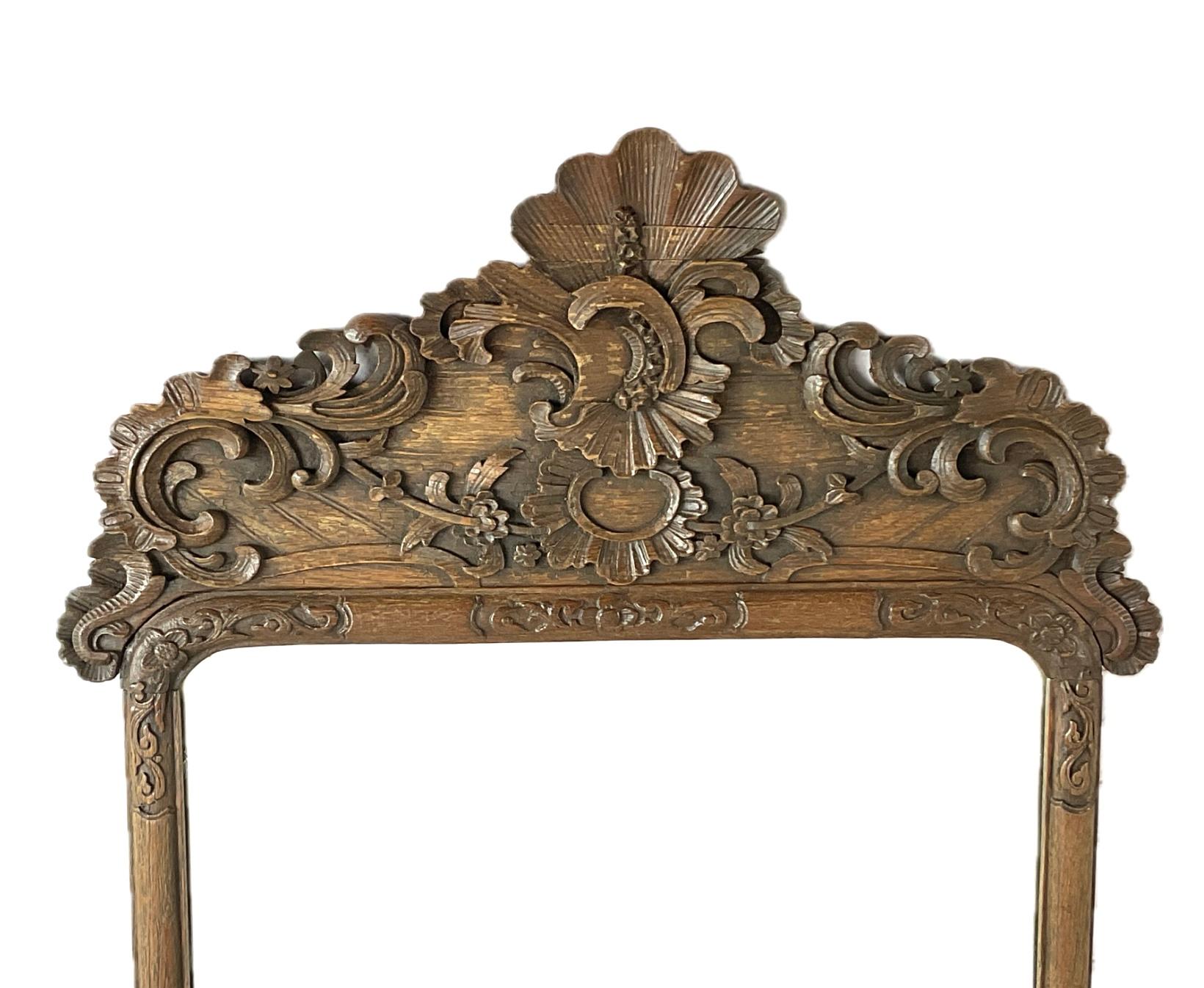 Francese Specchio in rovere intagliato French Rococo in vendita