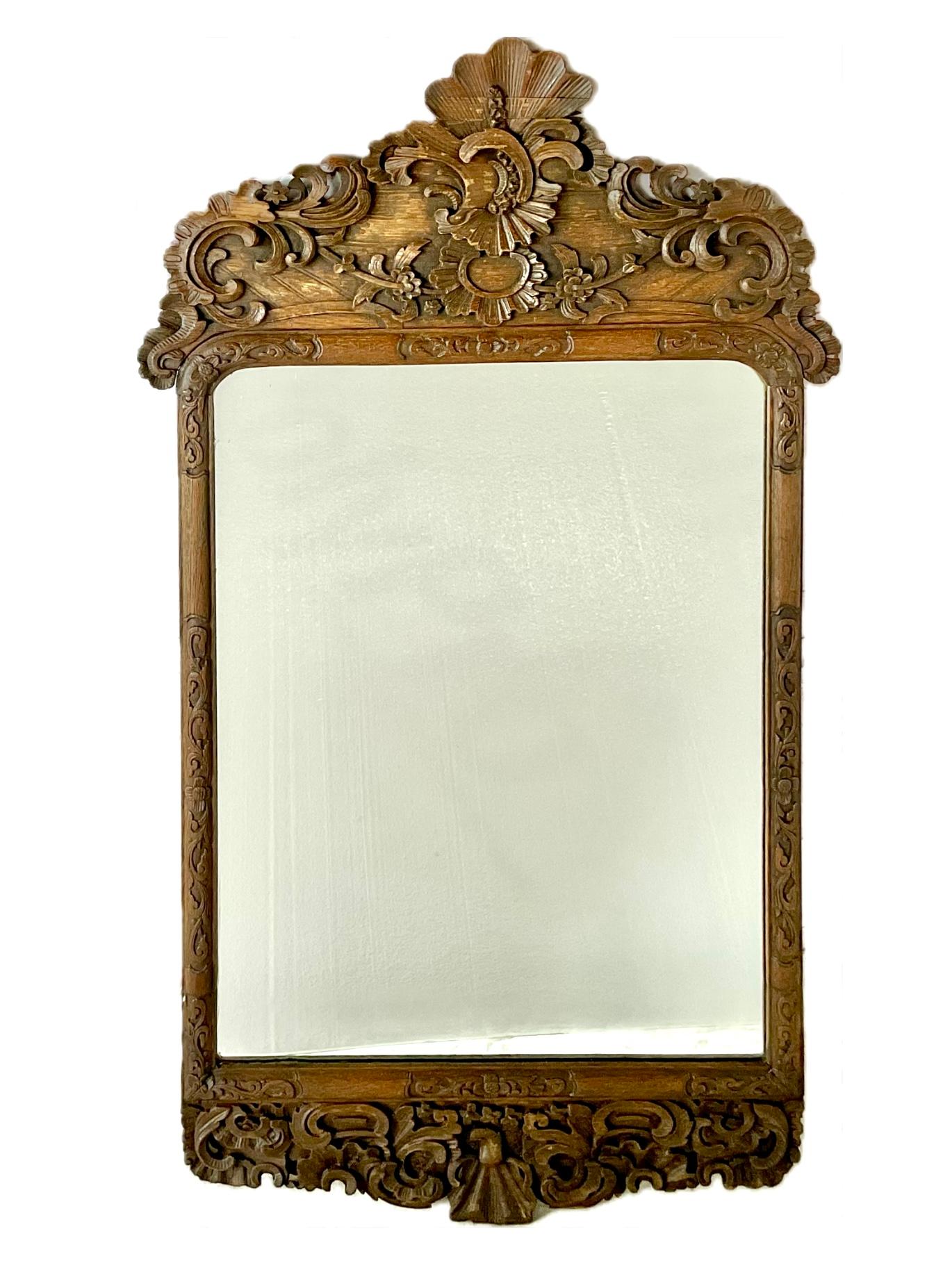 Specchio in rovere intagliato French Rococo In condizioni buone in vendita a Bradenton, FL