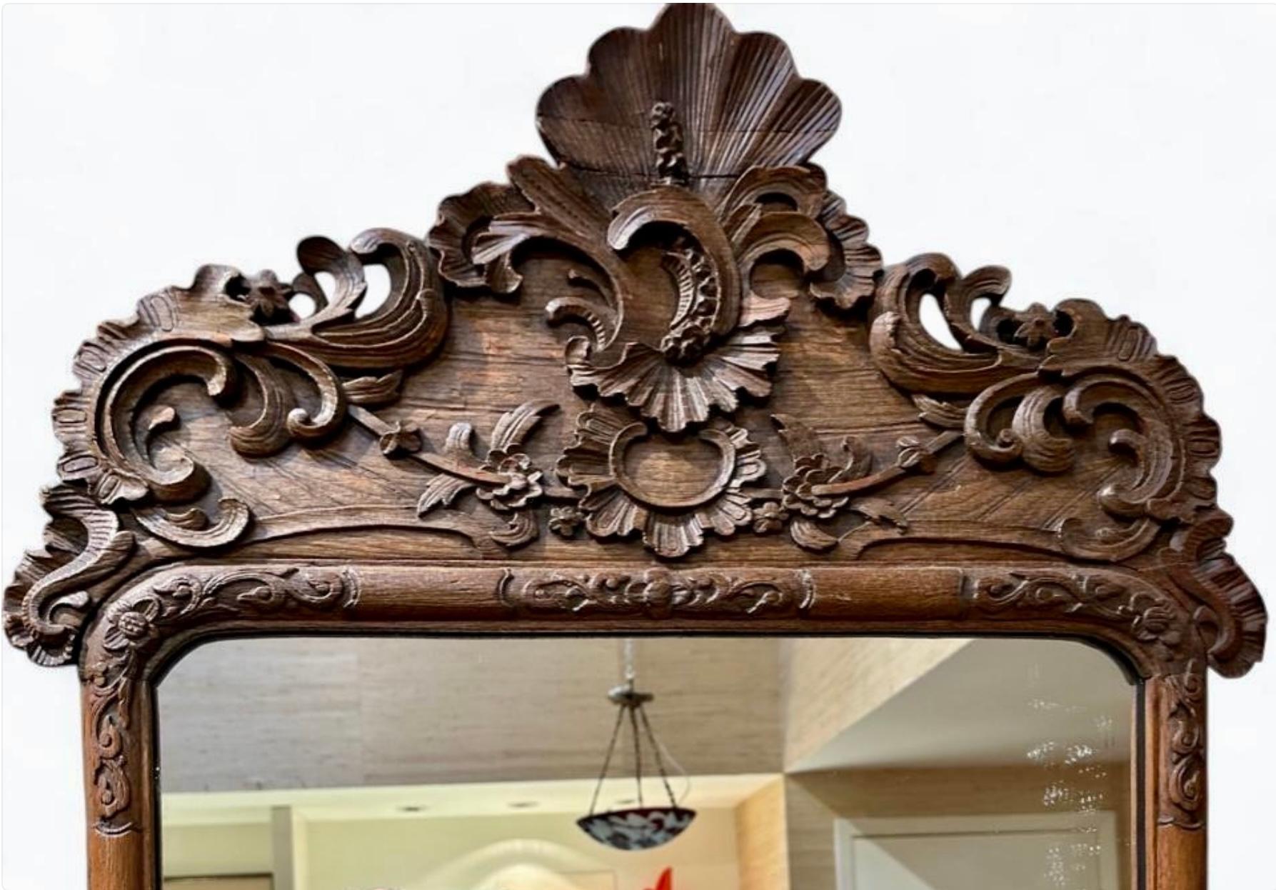 Specchio in rovere intagliato French Rococo in vendita 1