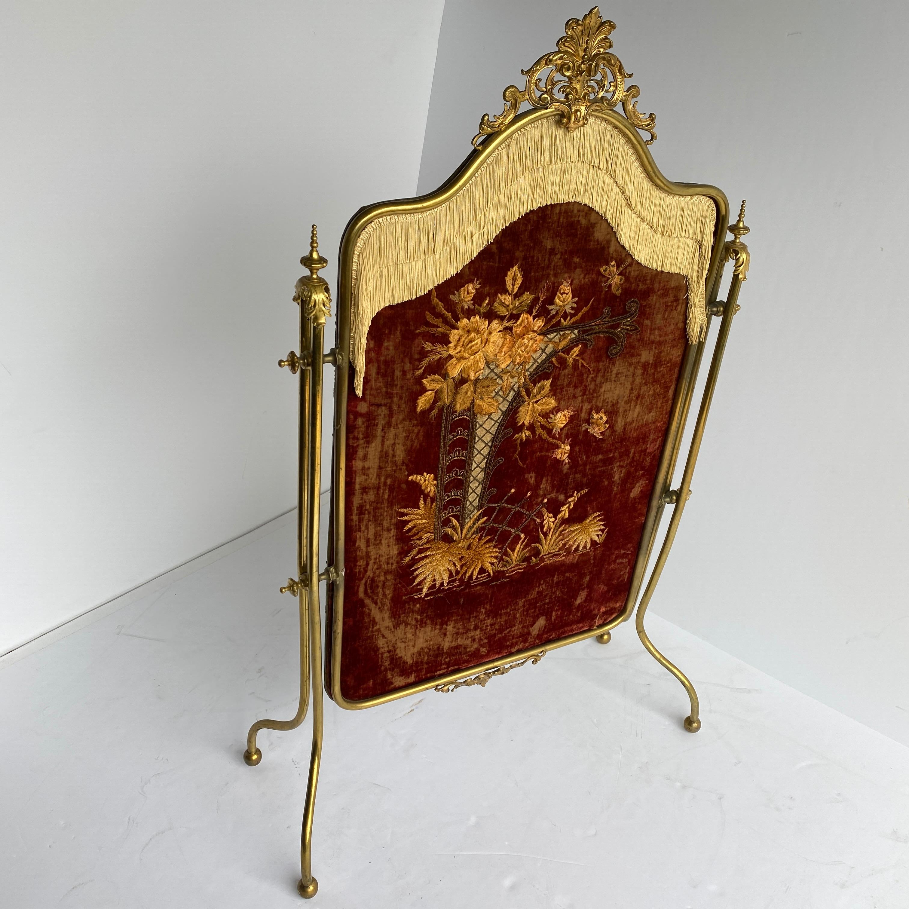 French Rococo Gilt and Velvet Embroidered Fire Screen In Good Condition In Haddonfield, NJ