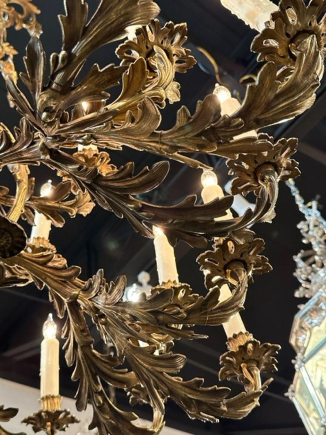 Lustre Rococo français à 28 éclairages en bronze doré en vente 2