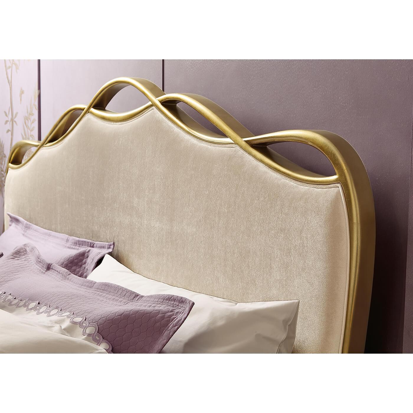 Königsbett im Rokoko-Stil mit vergoldeten Bändern im Zustand „Neu“ in Westwood, NJ