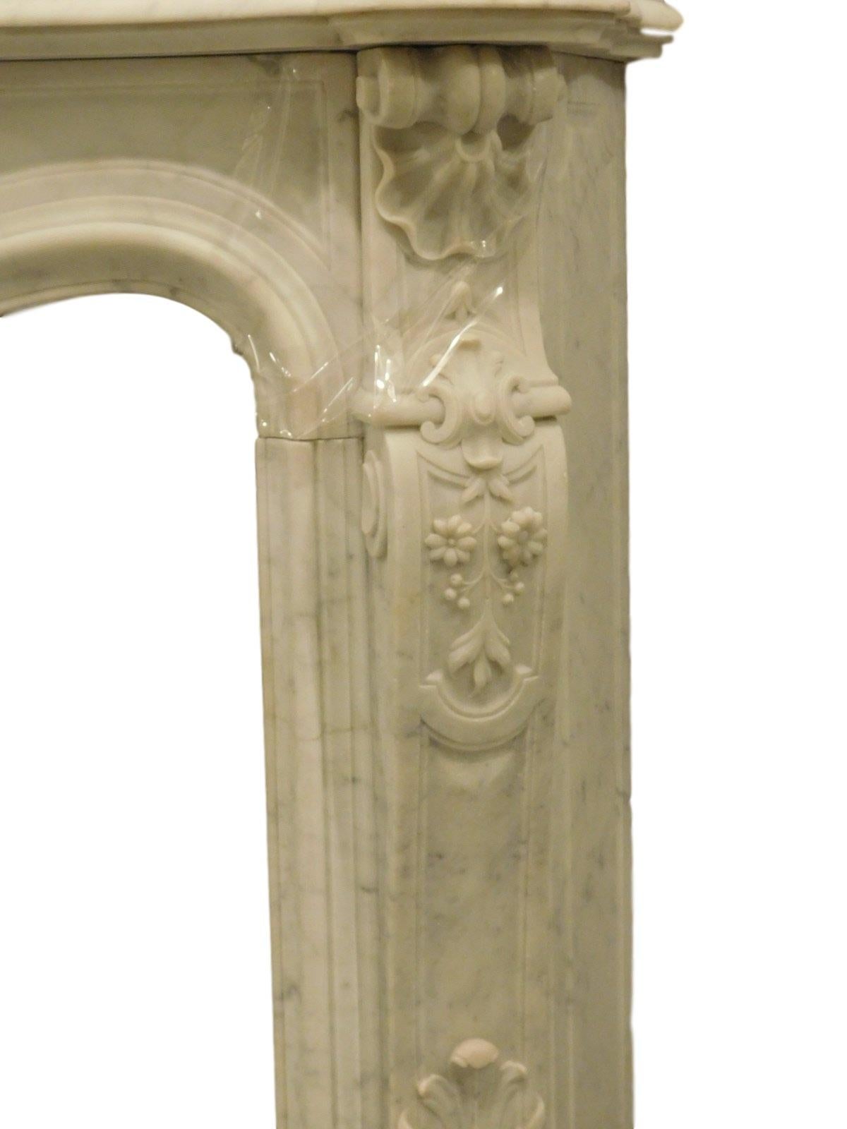 French Rococo Louis XV Marble Fireplace Mantel For Sale 1