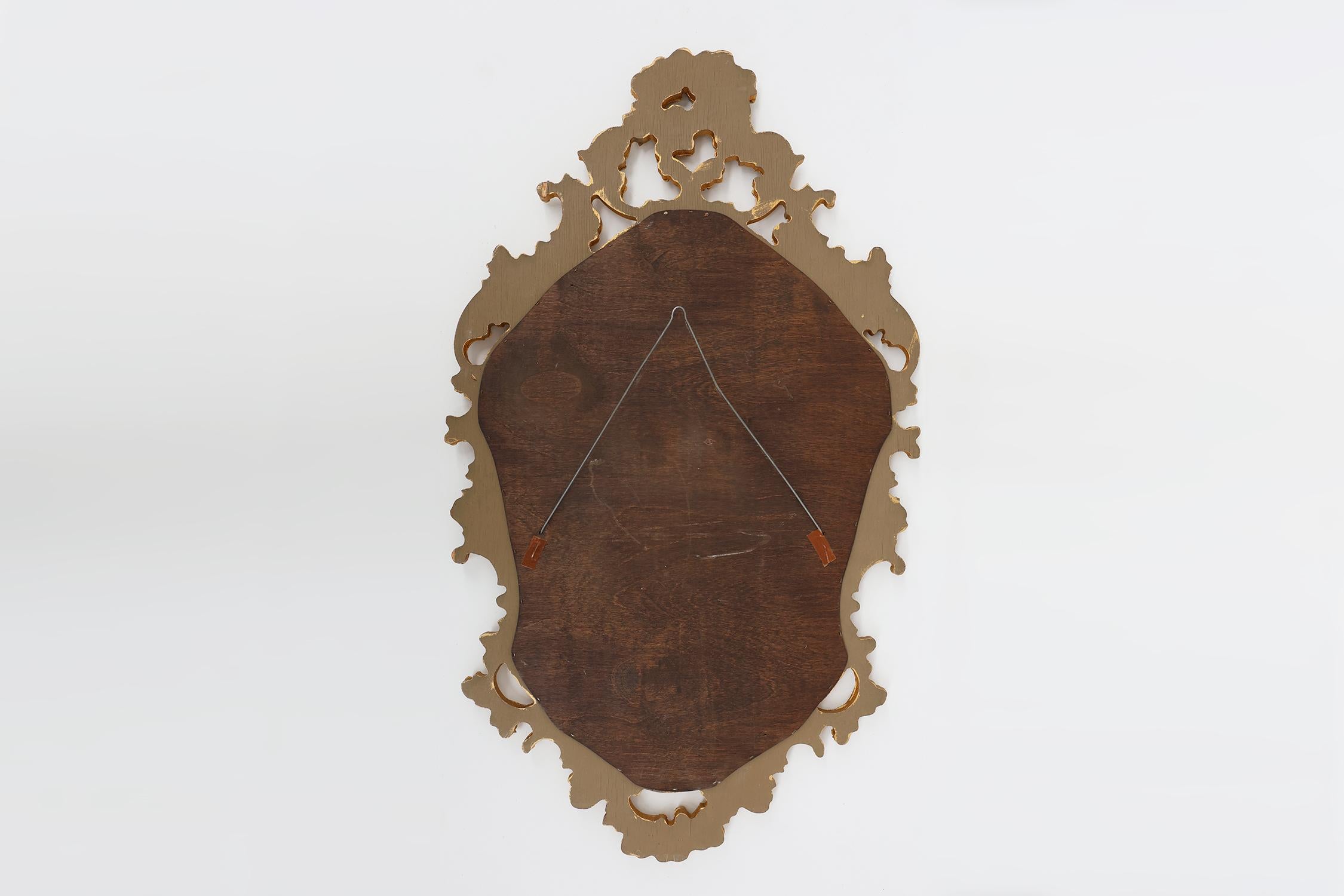 French Rococo or Baroque style facet-cut crest mirror in gilded carved wood For Sale 5