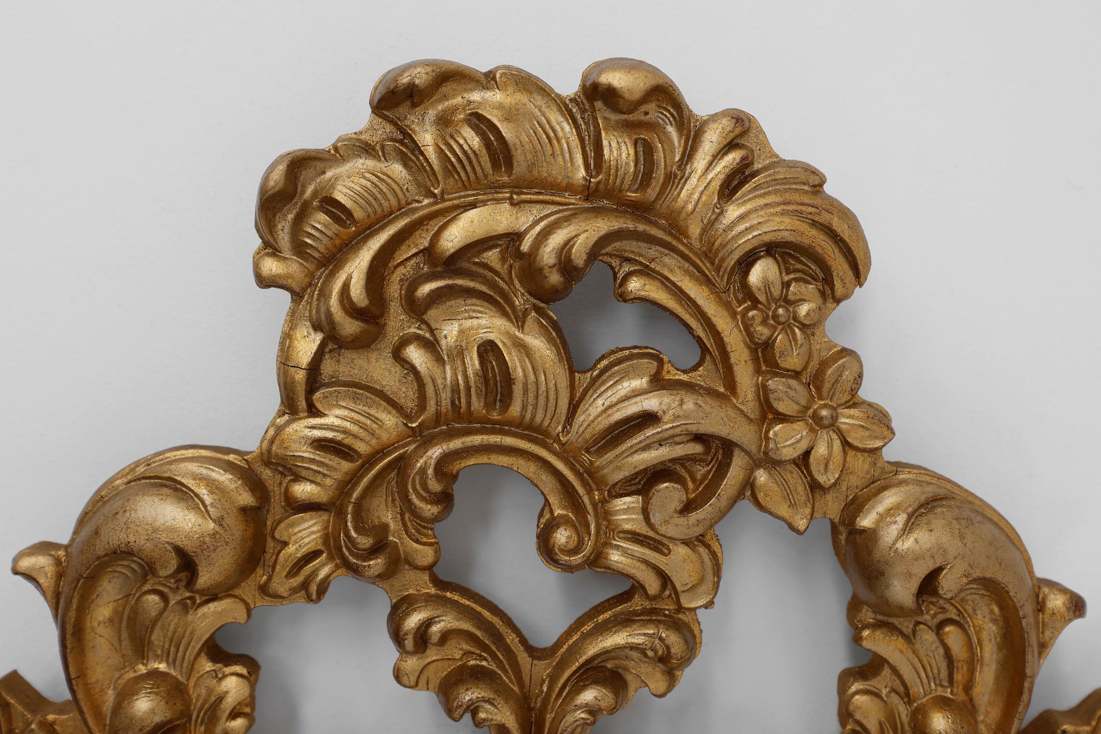Beveled French Rococo or Baroque style facet-cut crest mirror in gilded carved wood For Sale