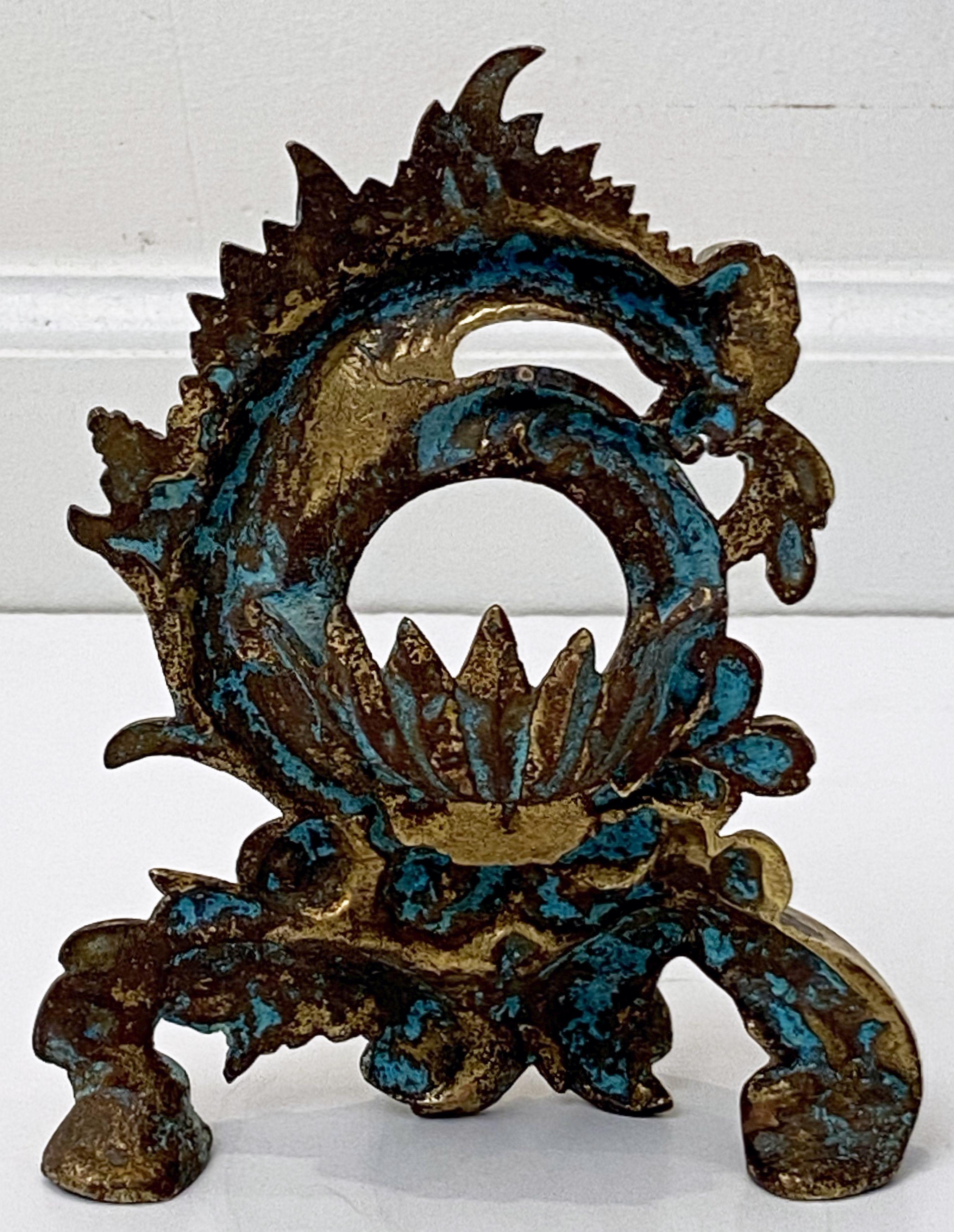 Taschenuhrhalter oder Vitrine aus vergoldeter Bronze im Rokoko-Stil im Angebot 5
