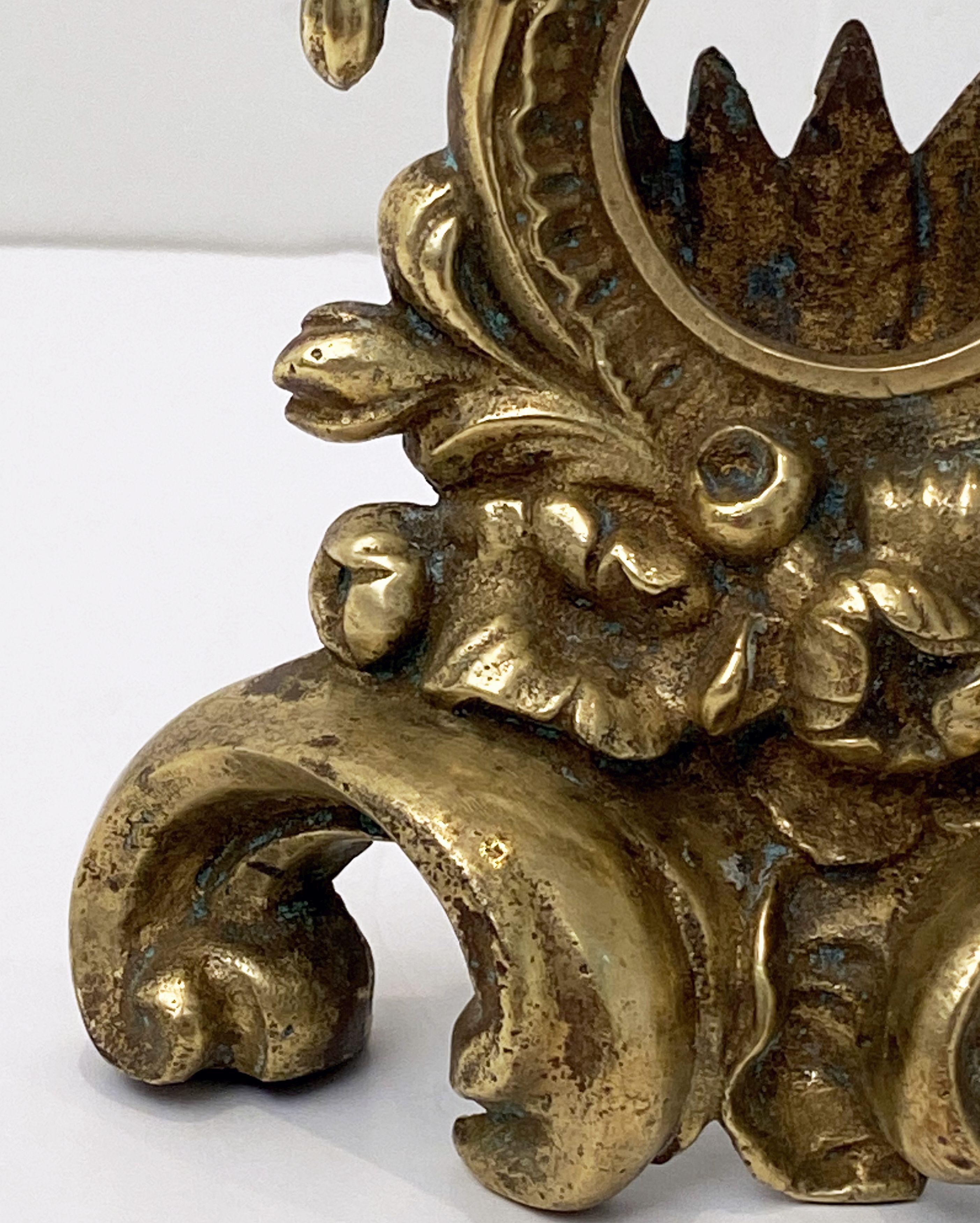 Taschenuhrhalter oder Vitrine aus vergoldeter Bronze im Rokoko-Stil im Angebot 1
