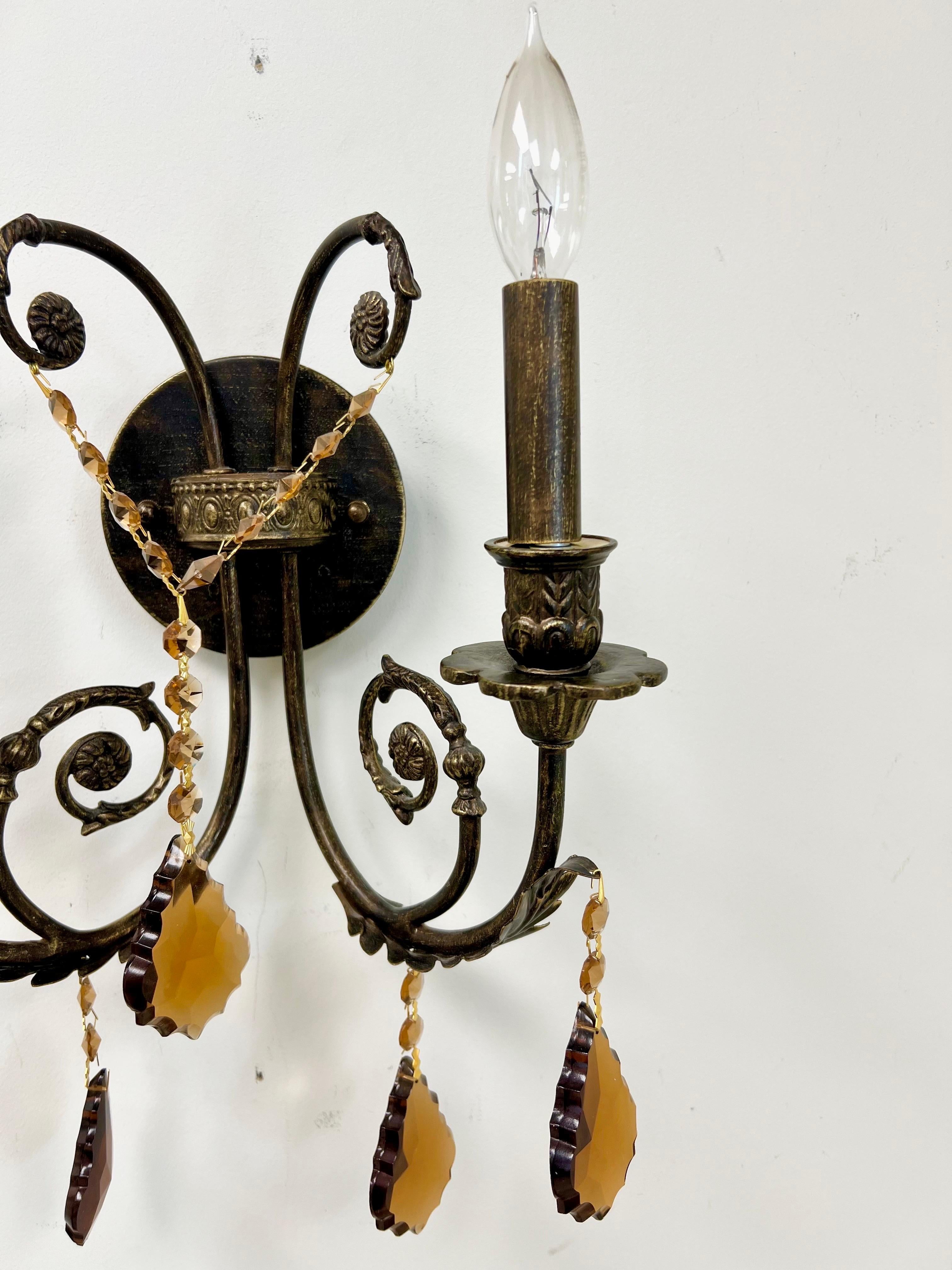 Scontrino da parete French Rococo Revival in metallo fuso bronzato con cristallo d'ambra, set di 4 pezzi In condizioni buone in vendita a Plainview, NY