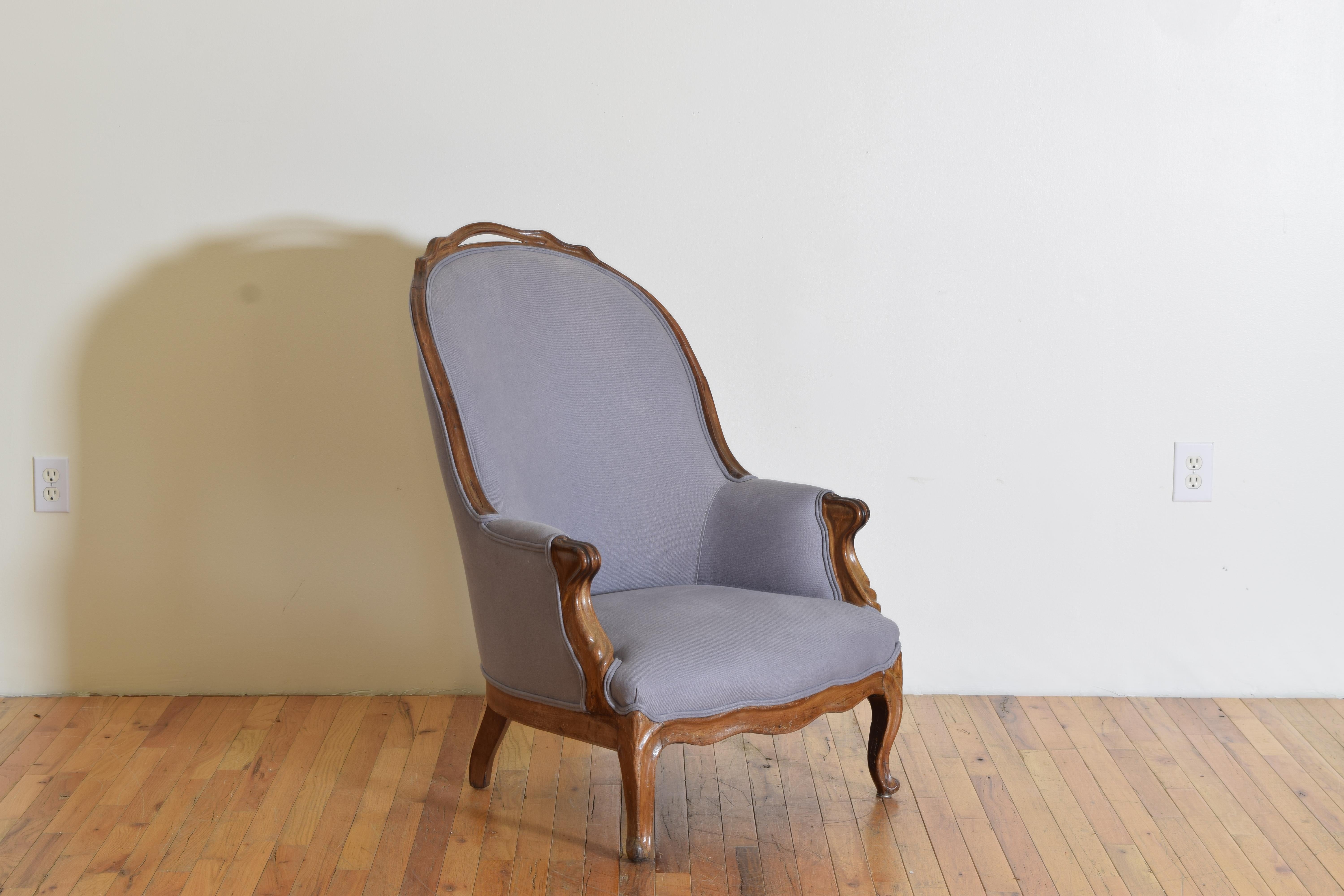 French Rococo Revival Period Light Walnut Slipper Chair, Last Quarter, 19th Cen In Good Condition In Atlanta, GA