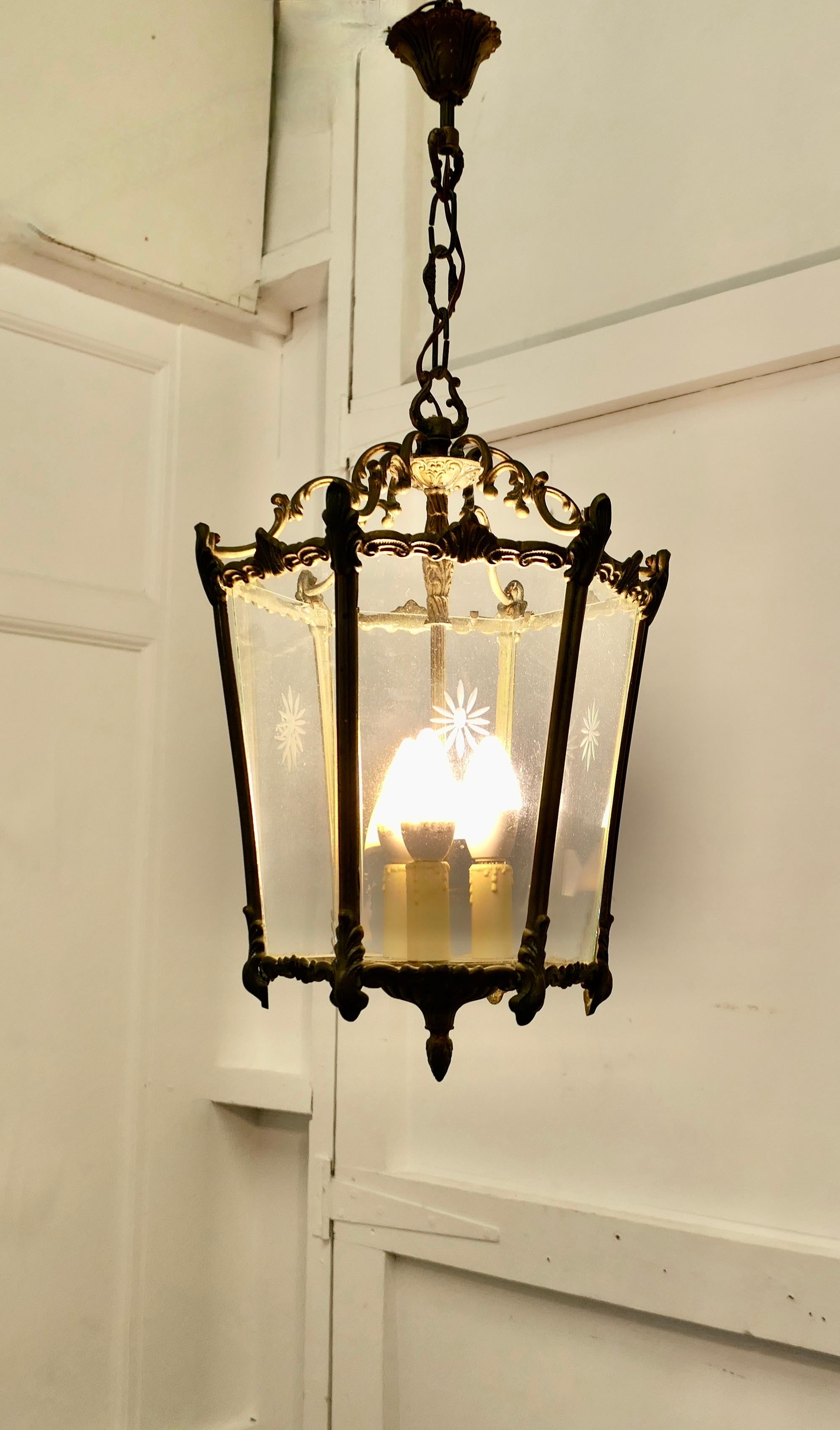 Französisch Rokoko-Stil Messing und geätztem Glas Laterne Hall Light (Frühes 20. Jahrhundert)