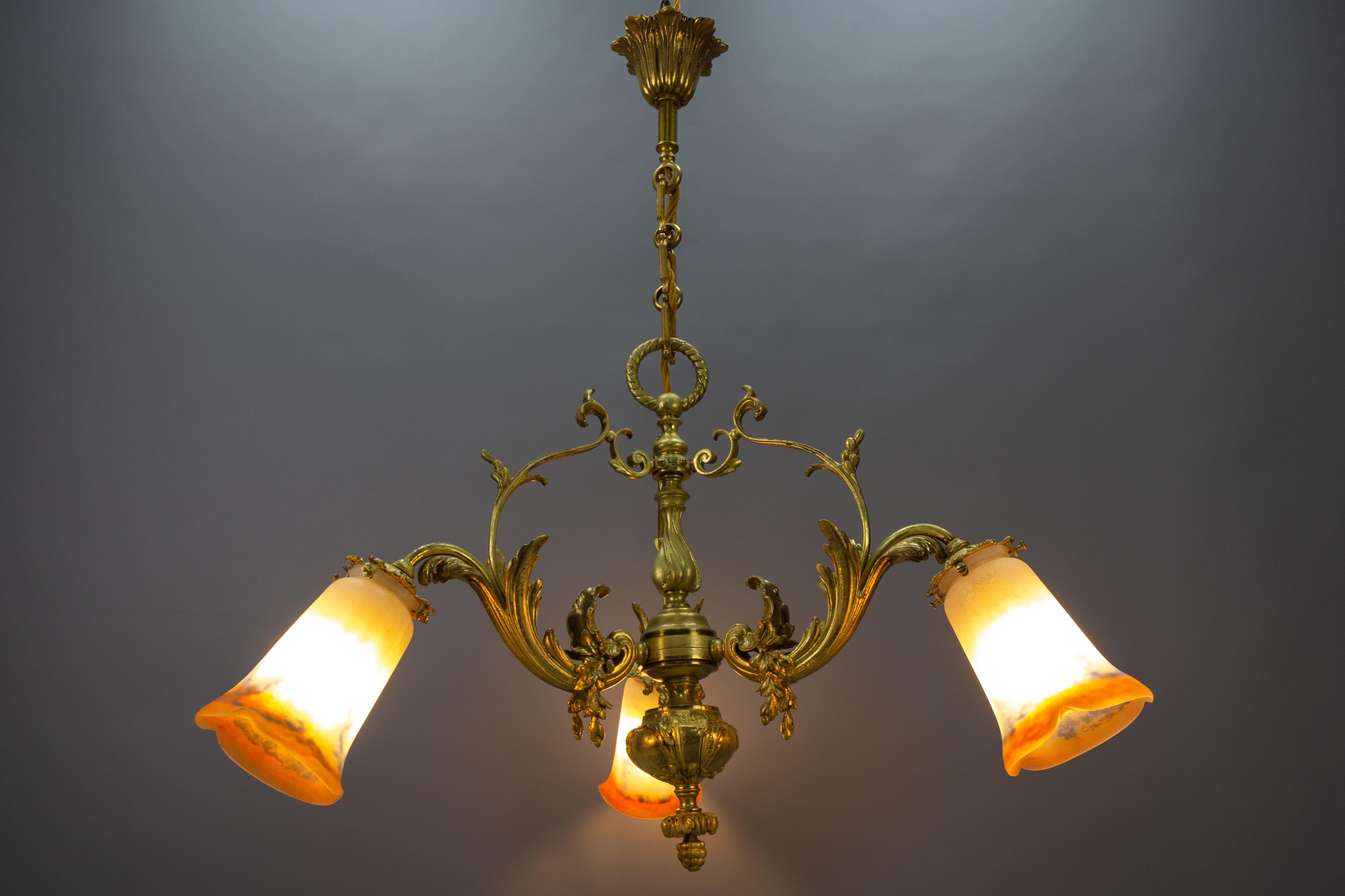 French Rococo Style Bronze and Noverdy Glass Three-Light Chandelier, ca 1920 In Good Condition For Sale In Barntrup, DE
