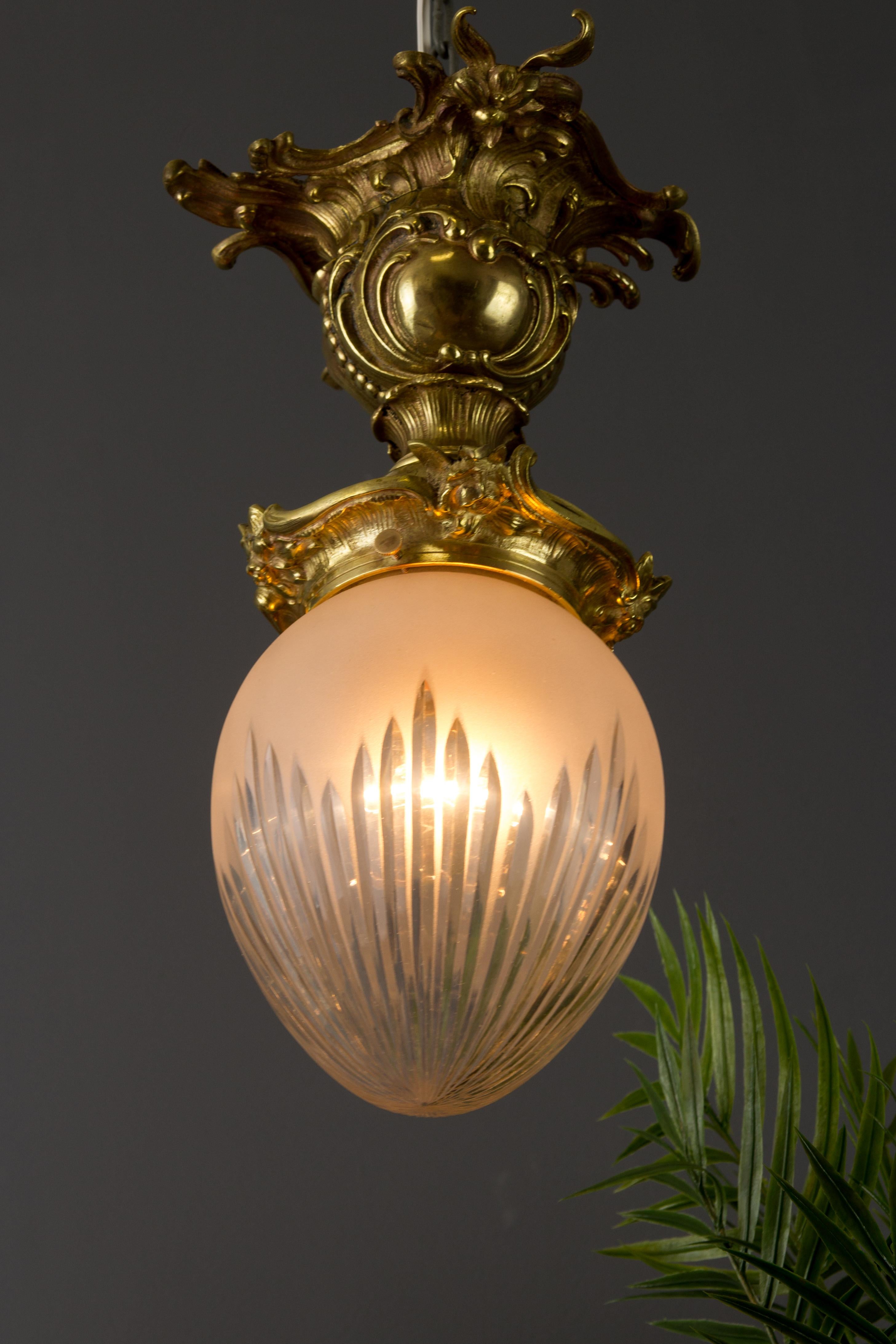 French Rococo Style Bronze and White Frosted Cut Glass Ceiling Light In Good Condition In Barntrup, DE