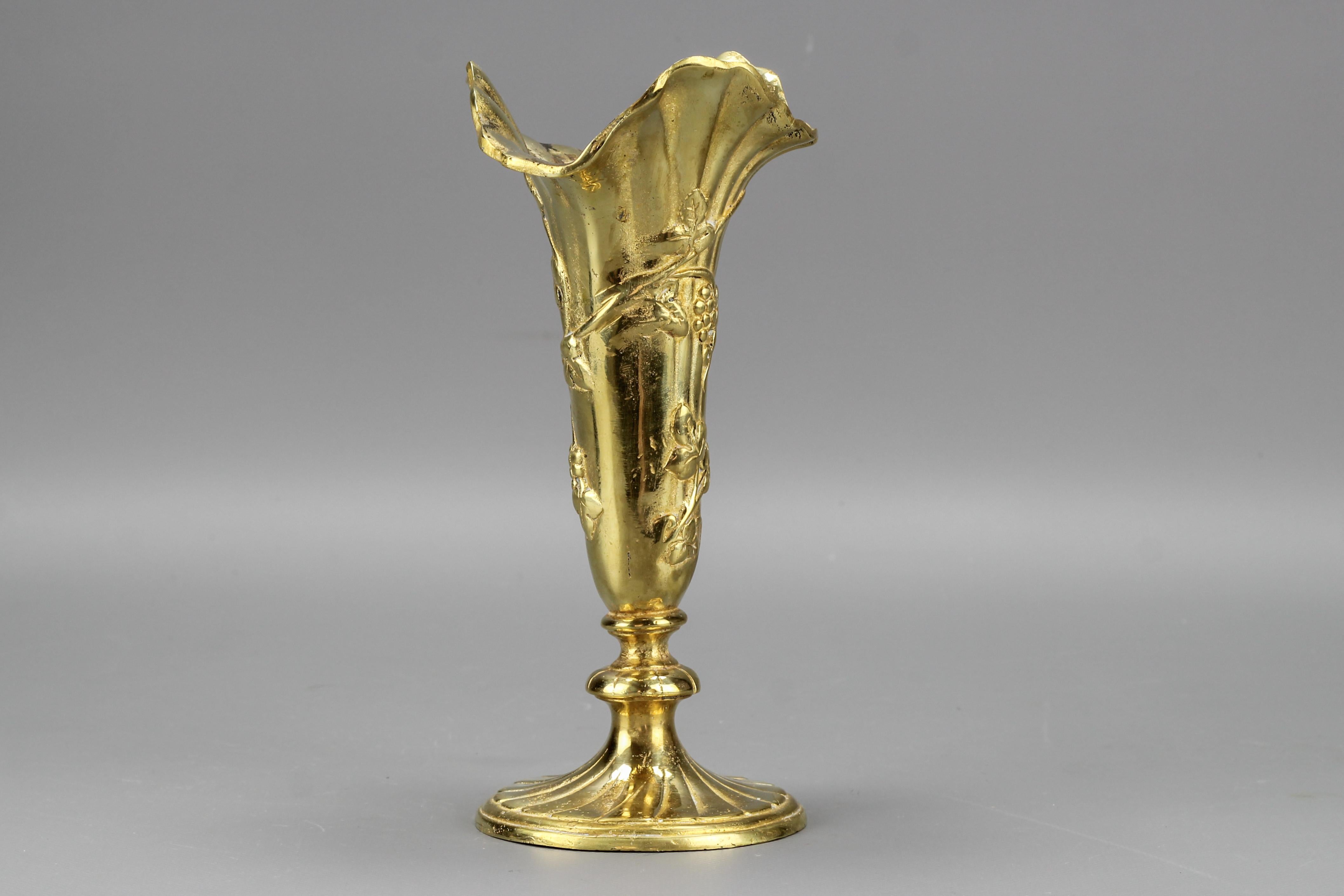 French Rococo Style Bronze Vase with Vines Motif, ca. 1920 For Sale 3