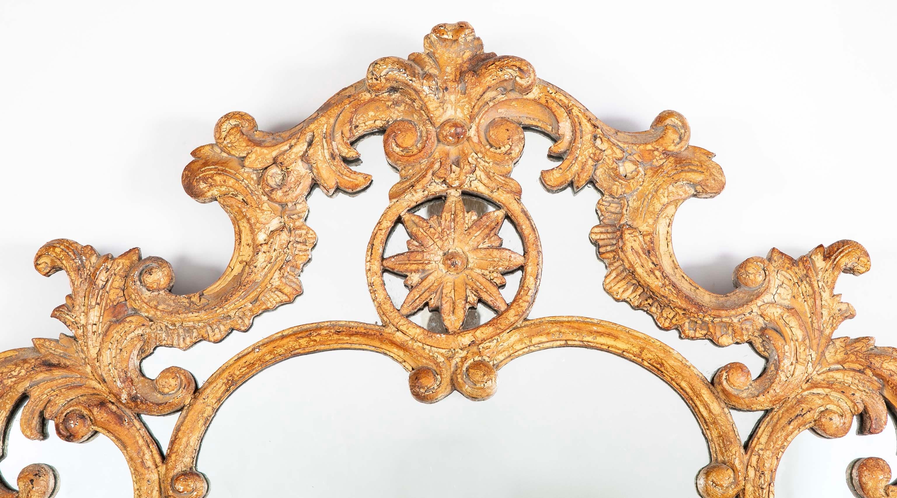 French Rococo Wood Wood sculpté et doré, grande échelle Bon état - En vente à Stamford, CT