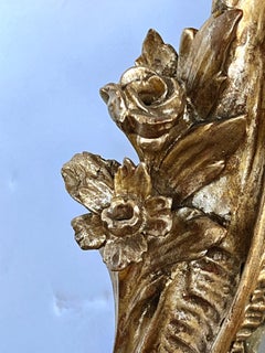 Specchio in legno dorato intagliato in stile French Rococo