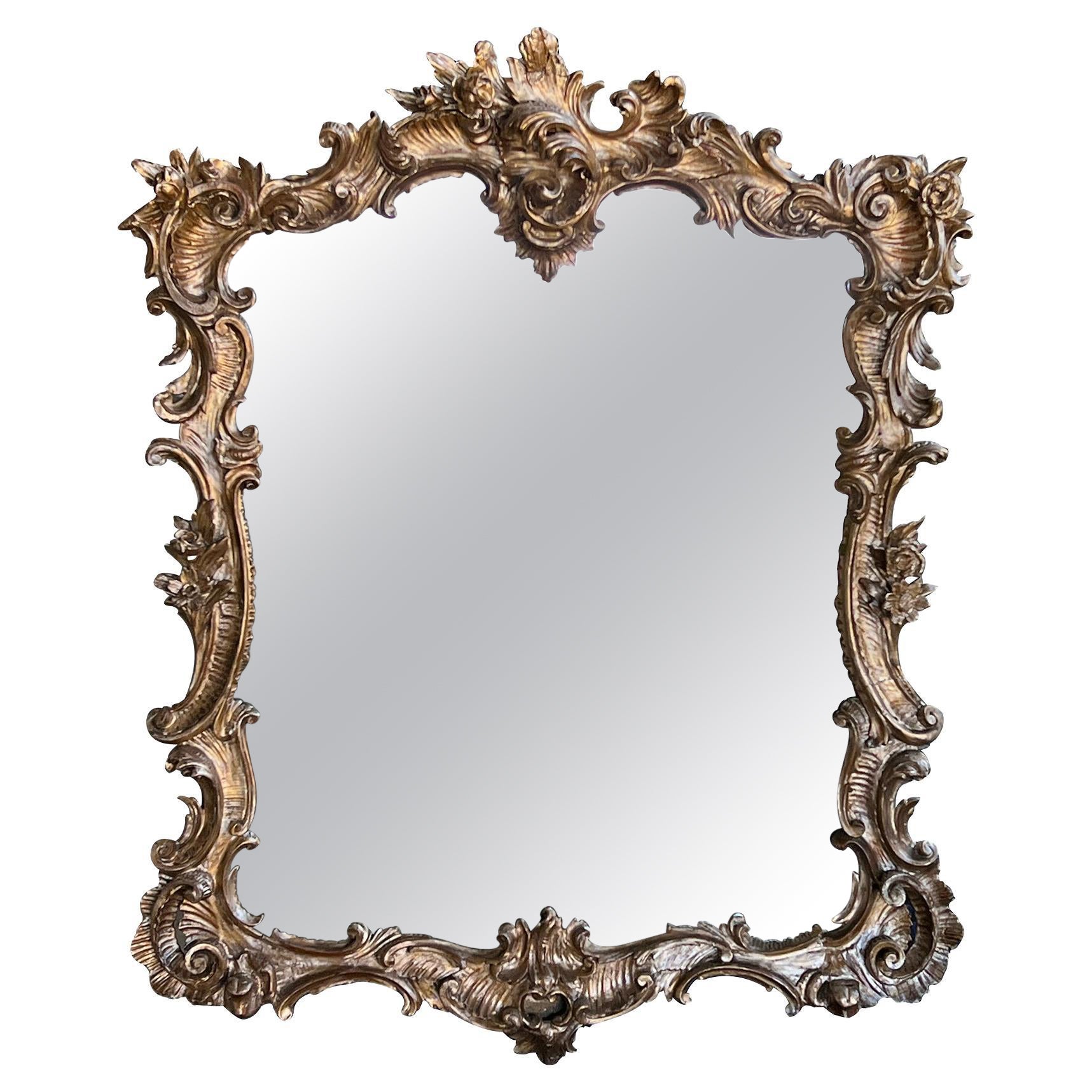 Miroir en bois doré sculpté de style rococo français