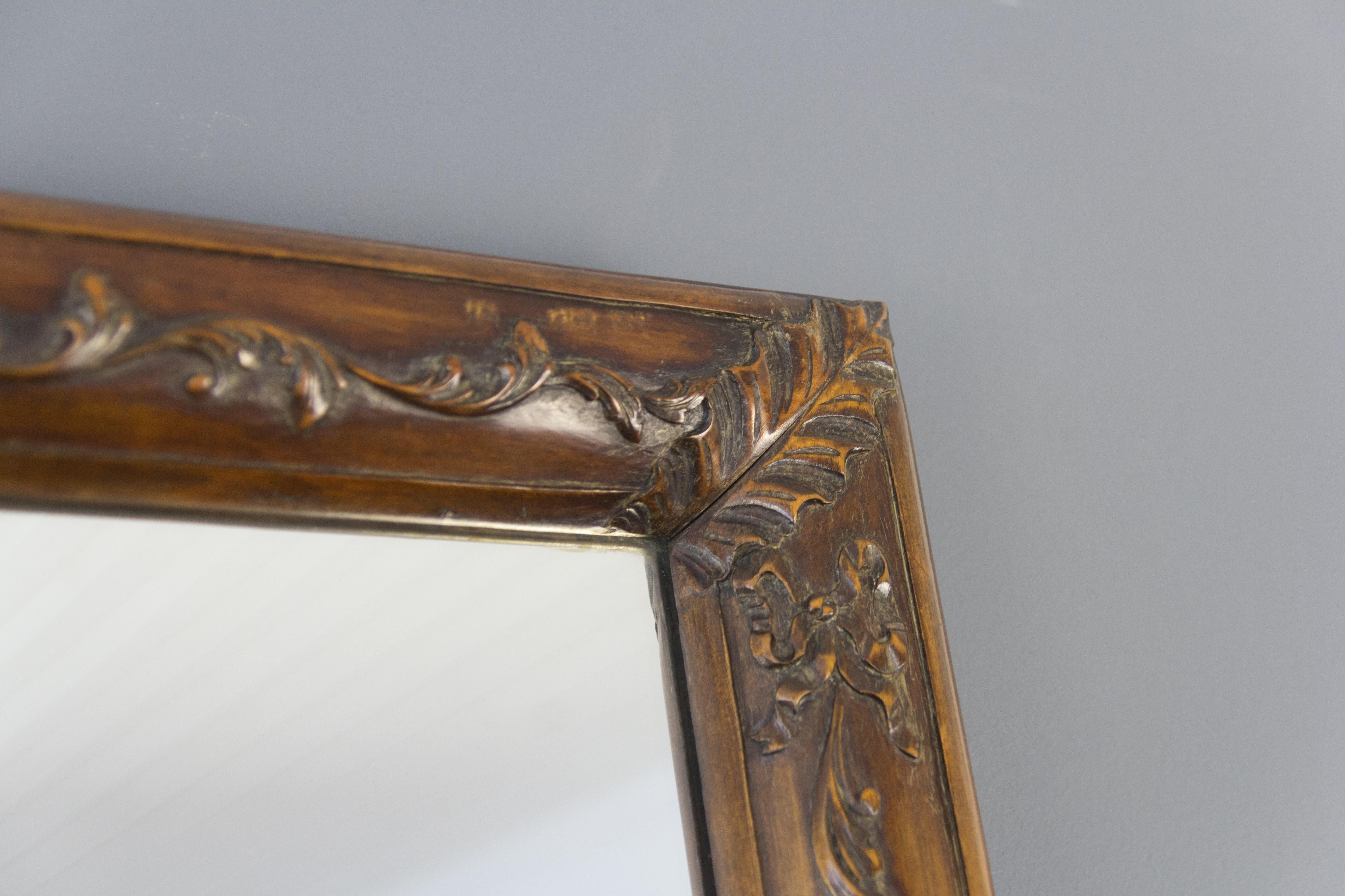 French Rococo Style Carved Walnut Mirror, circa 1920 In Good Condition In Barntrup, DE