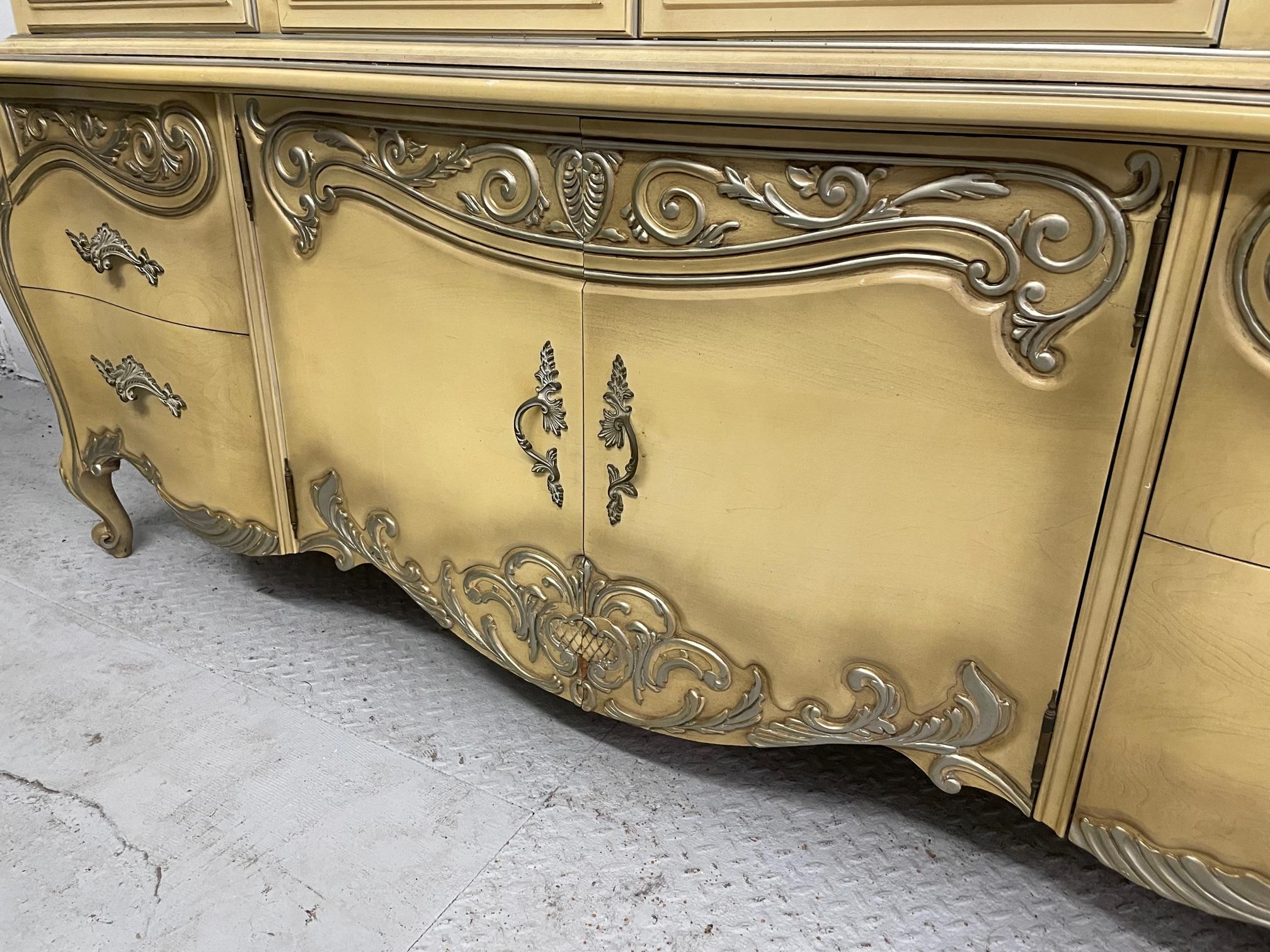 French Rococo Style China Cabinet by Romweber In Good Condition In Jacksonville, FL