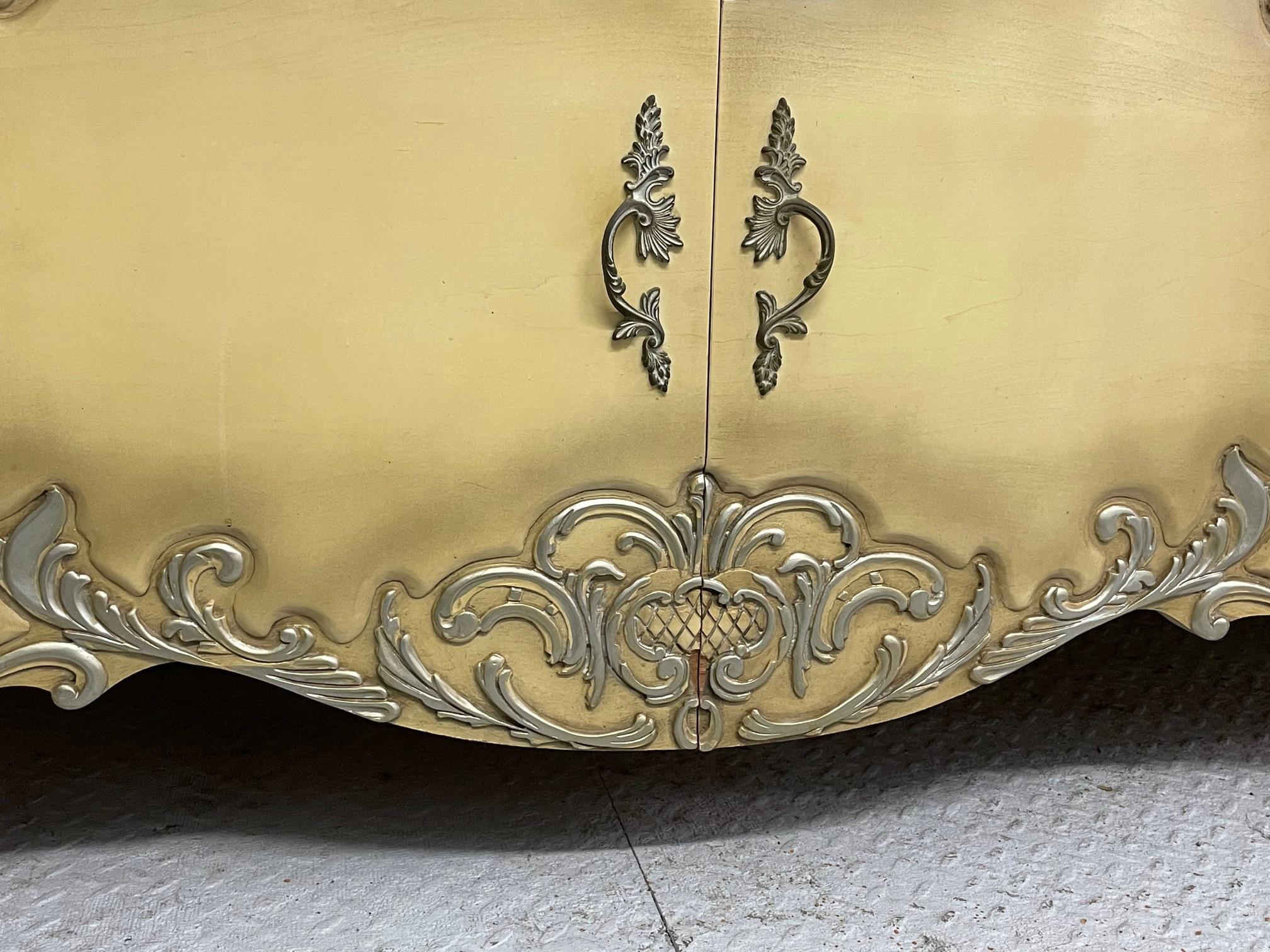 Vetro Armadietto per le porcellane in stile French Rococo di Romweber in vendita
