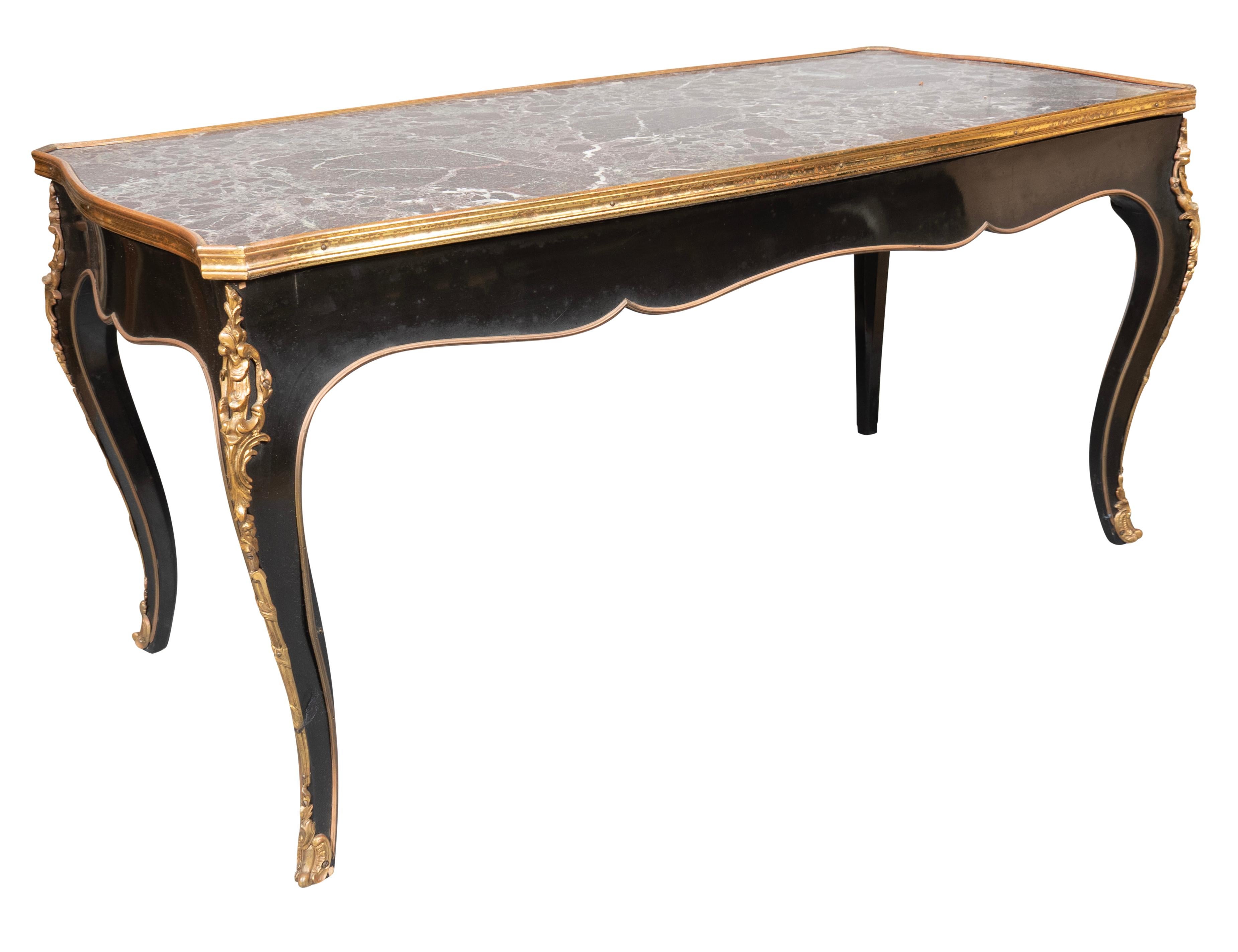 Néo-rococo Table basse de style rococo français ébénisée