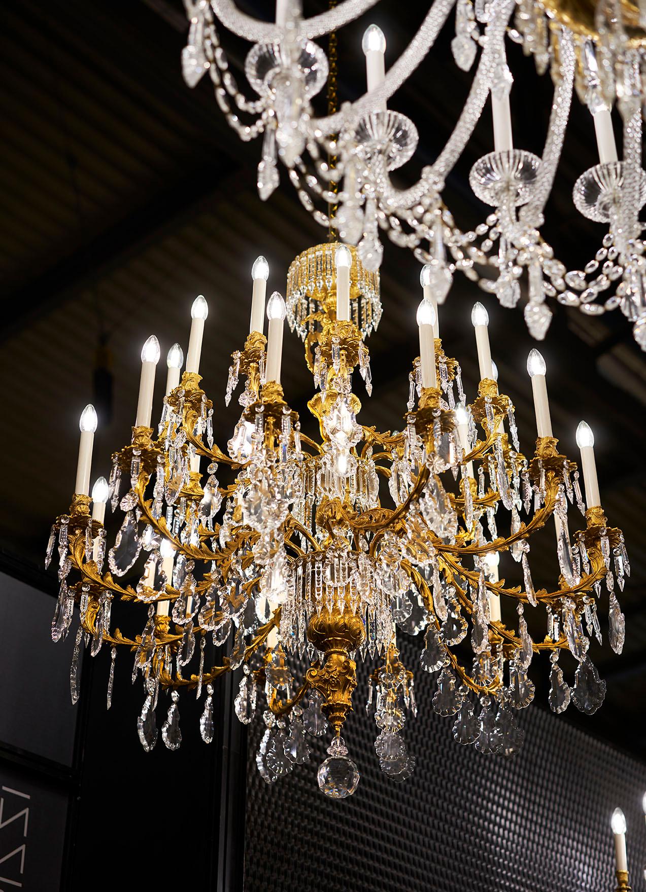 Faceted French Rococò Style Gilt Bronze and Crystal Chandelier by Gherardo Degli Albizzi For Sale