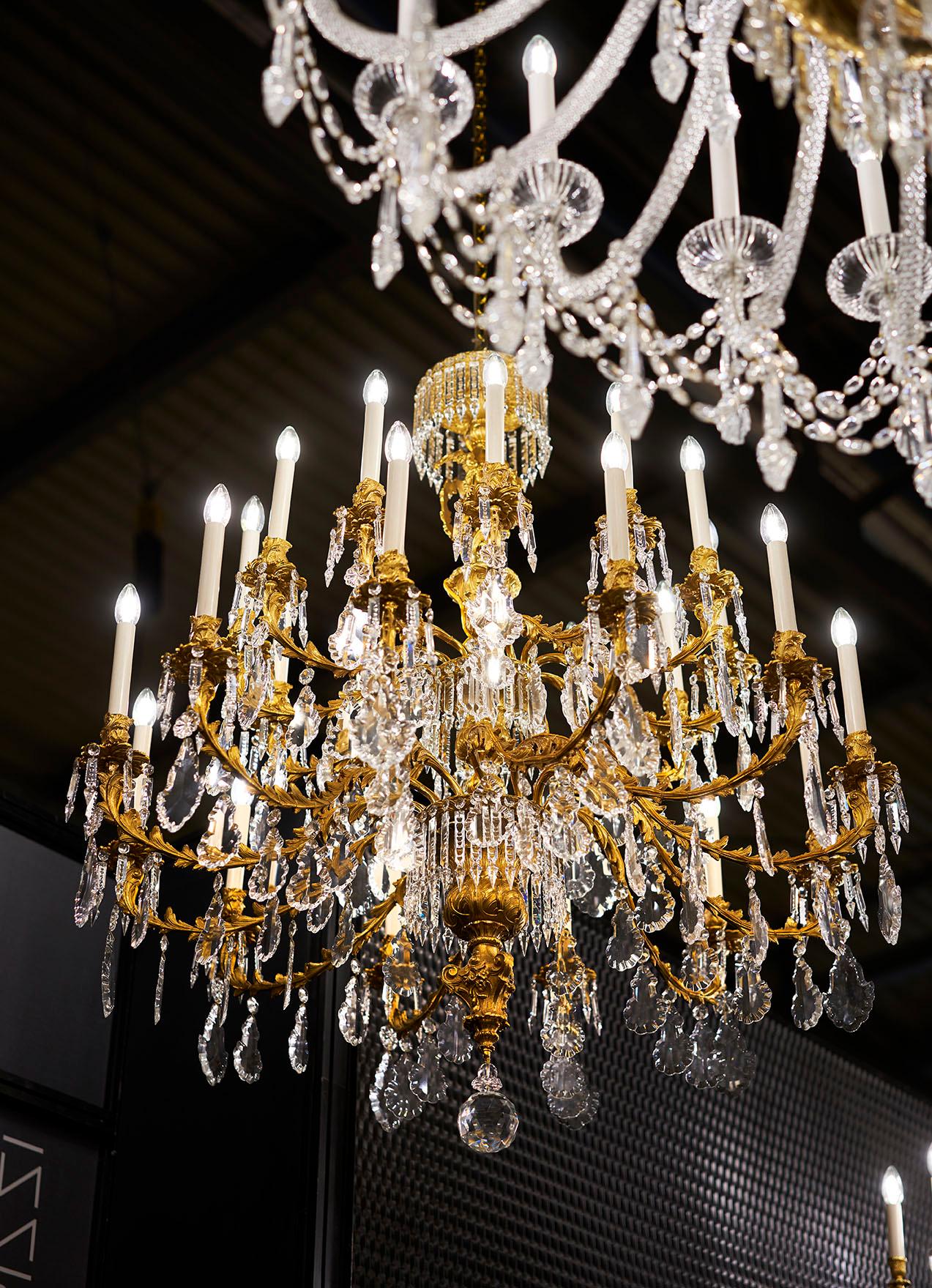Sfaccettato Lampadario francese in stile Rococò in bronzo dorato e cristallo di Gherardo Degli Albizzi in vendita