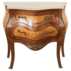 Commode bombée française de style rococo avec dessus en marbre