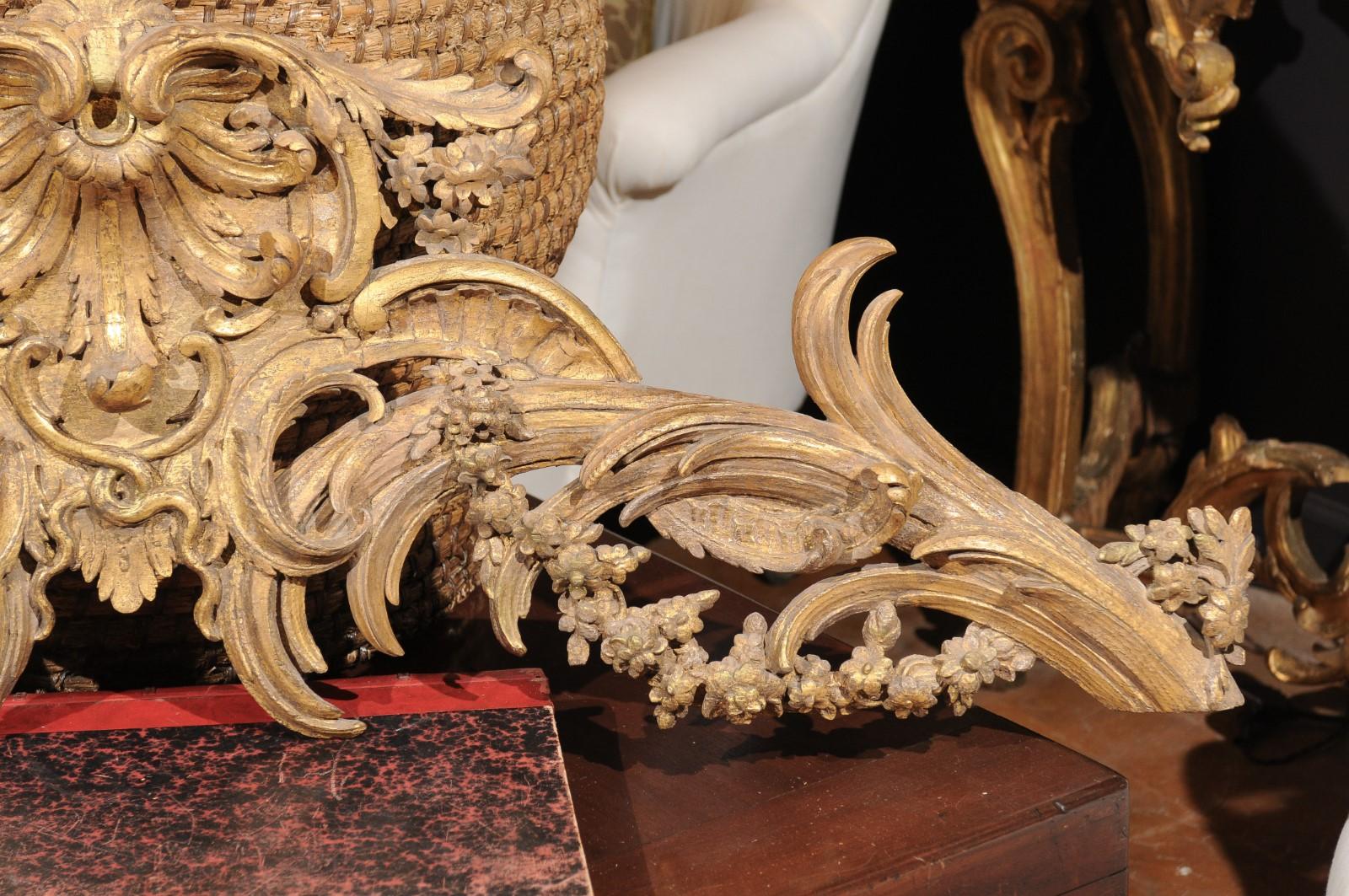 French Rococo Style Parcel-Gilt Carved Architectural Swag from the 19th Century im Zustand „Gut“ in Atlanta, GA