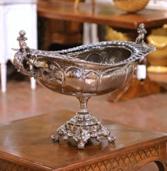 French Rococo Style Versilberter Weinkühler mit Putti Finial Griffen