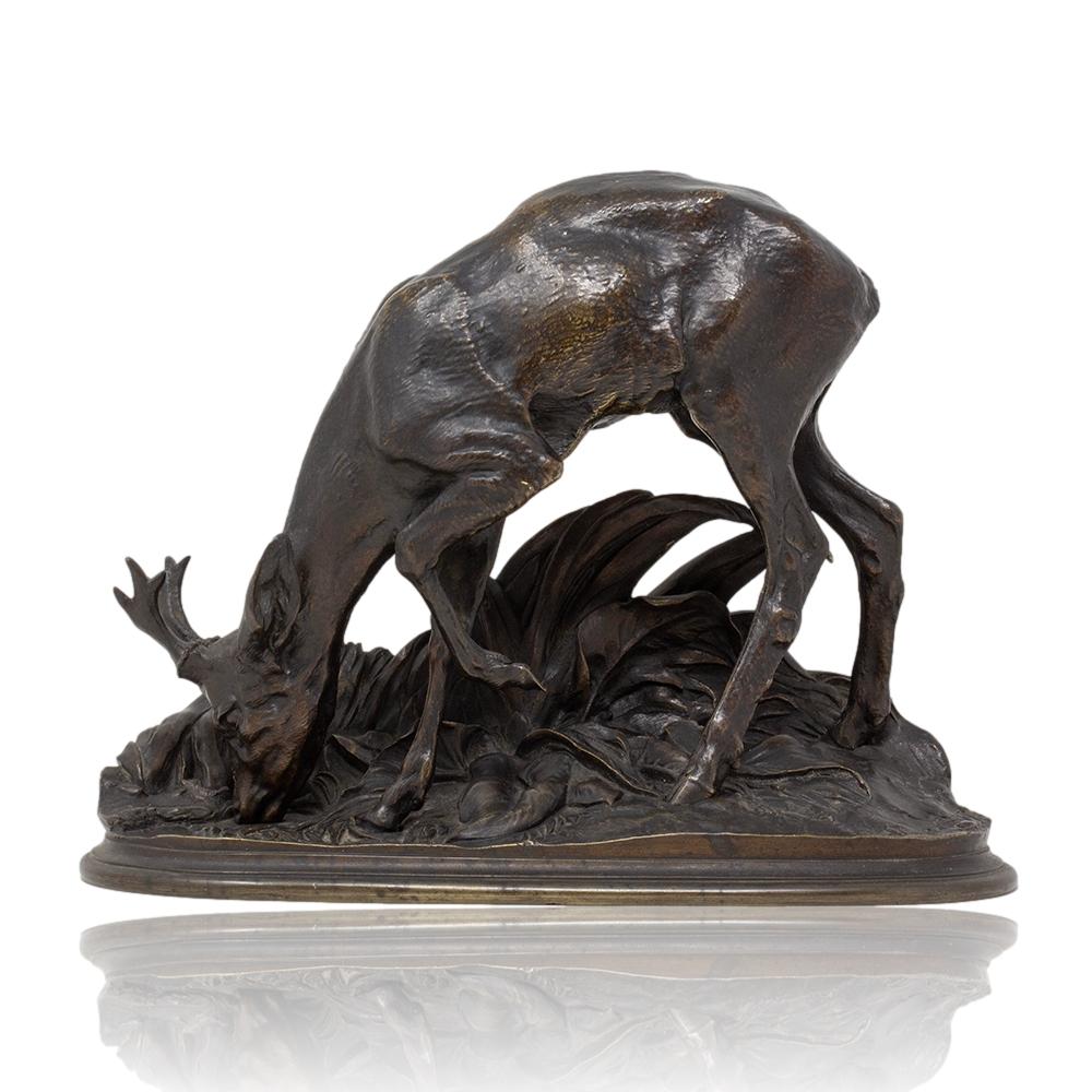 Belle Époque Sculpture française Roe Deer en bronze de Pierre-Jules Mene en vente