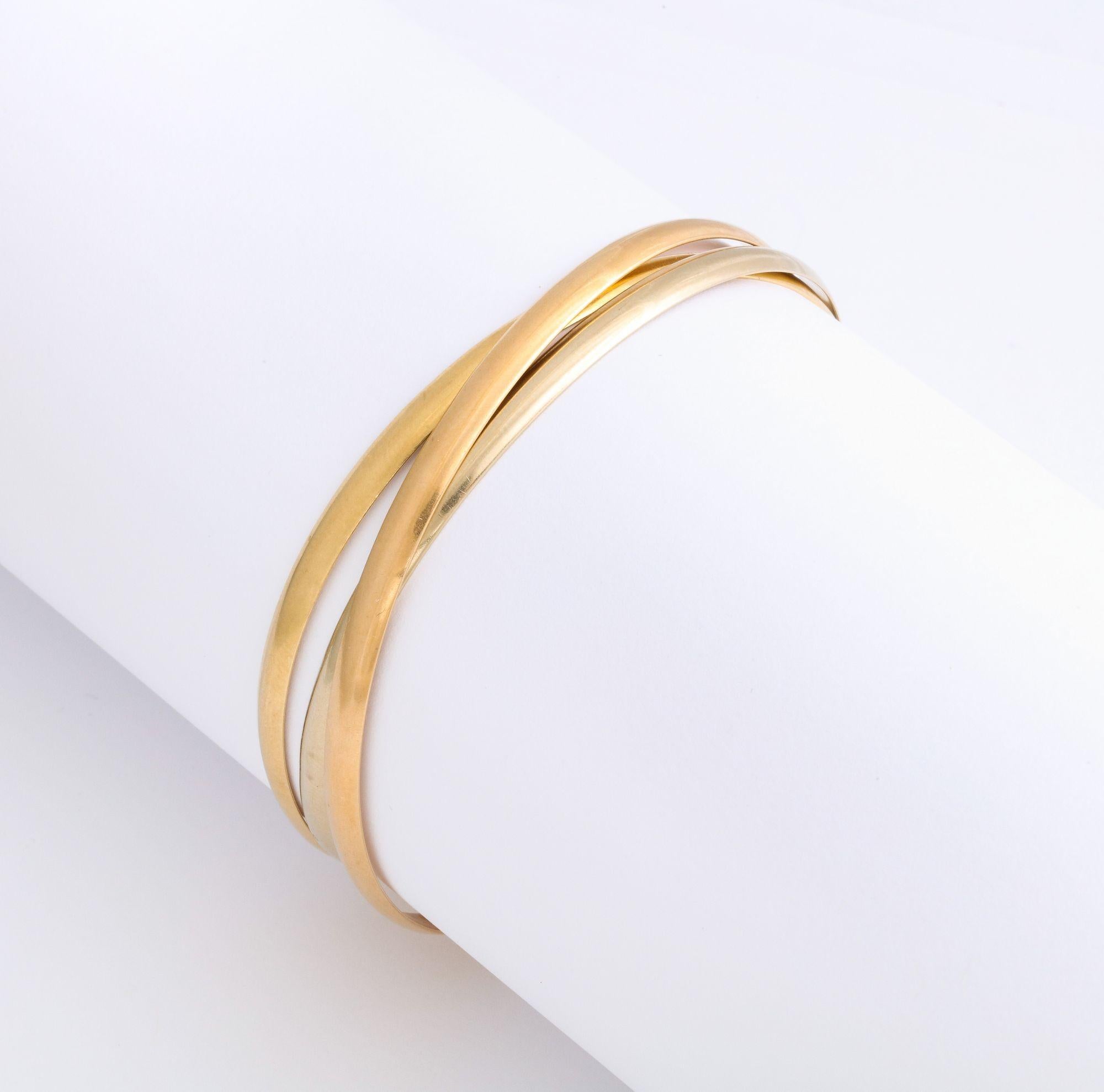 French Rolling Bangles in Tricolor Gold For Sale 2