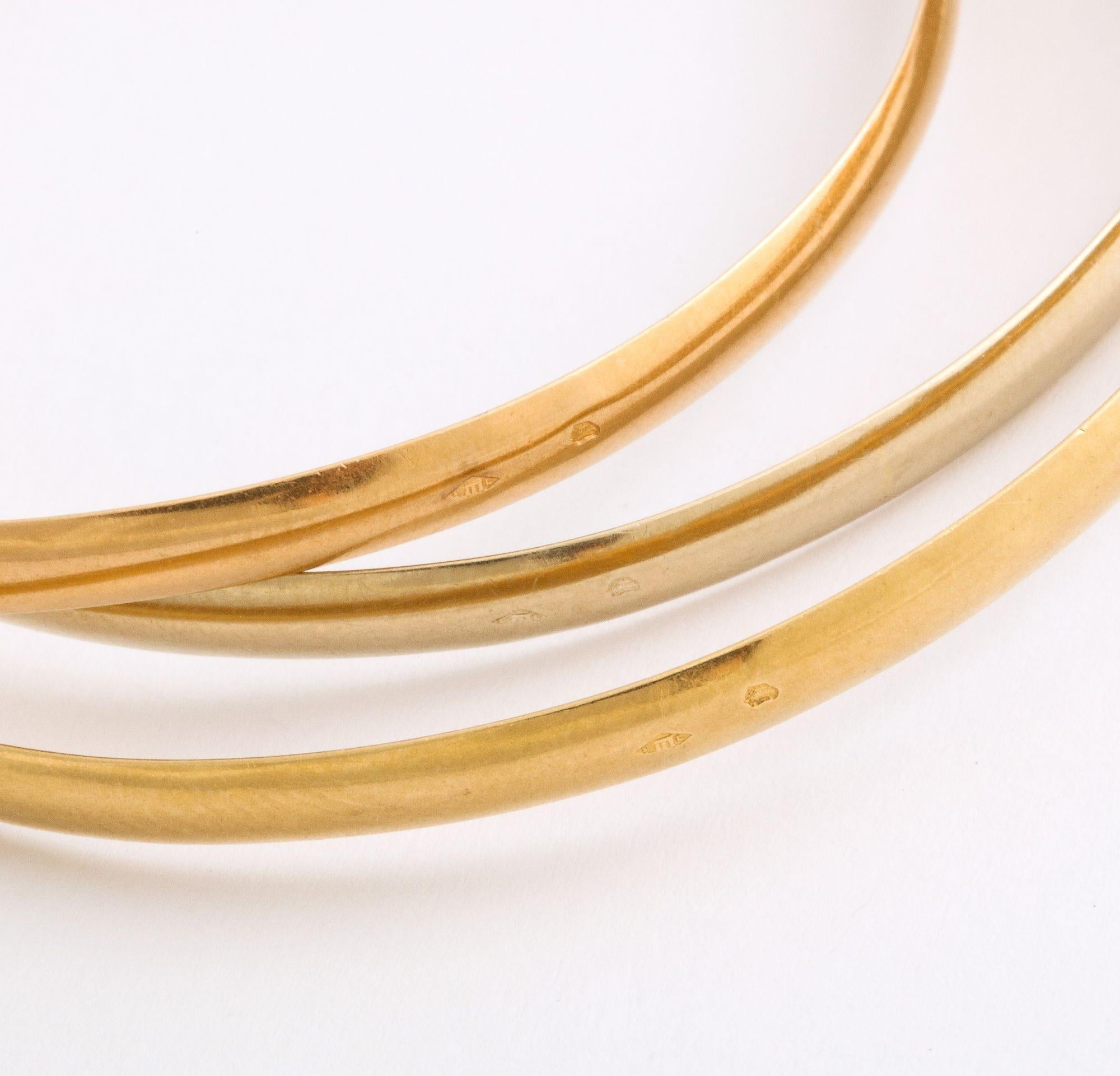 French Rolling Bangles in Tricolor Gold In Good Condition For Sale In New York, NY