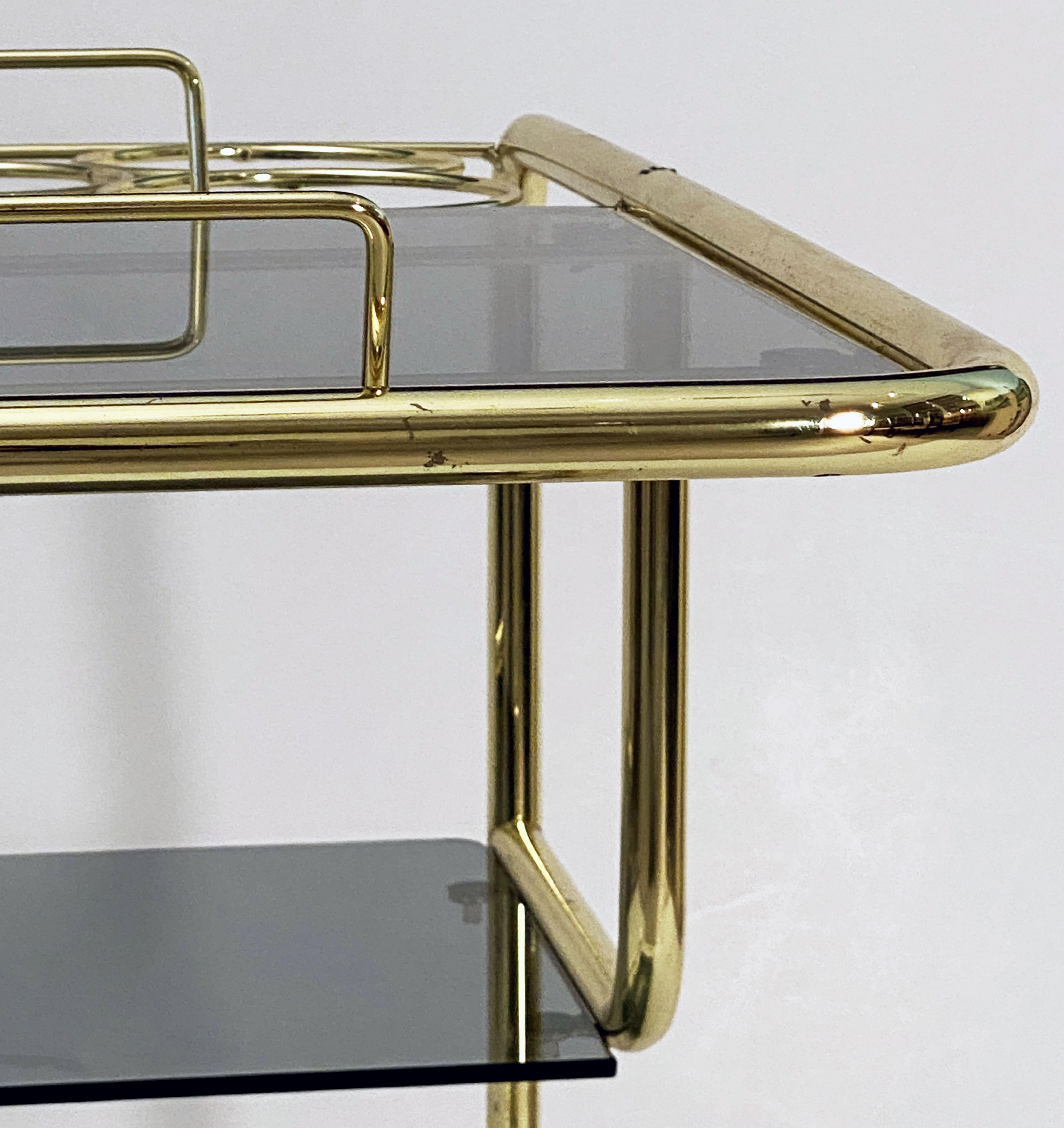 French Rolling Drinks Cart of Brass with Tinted Glass For Sale 8