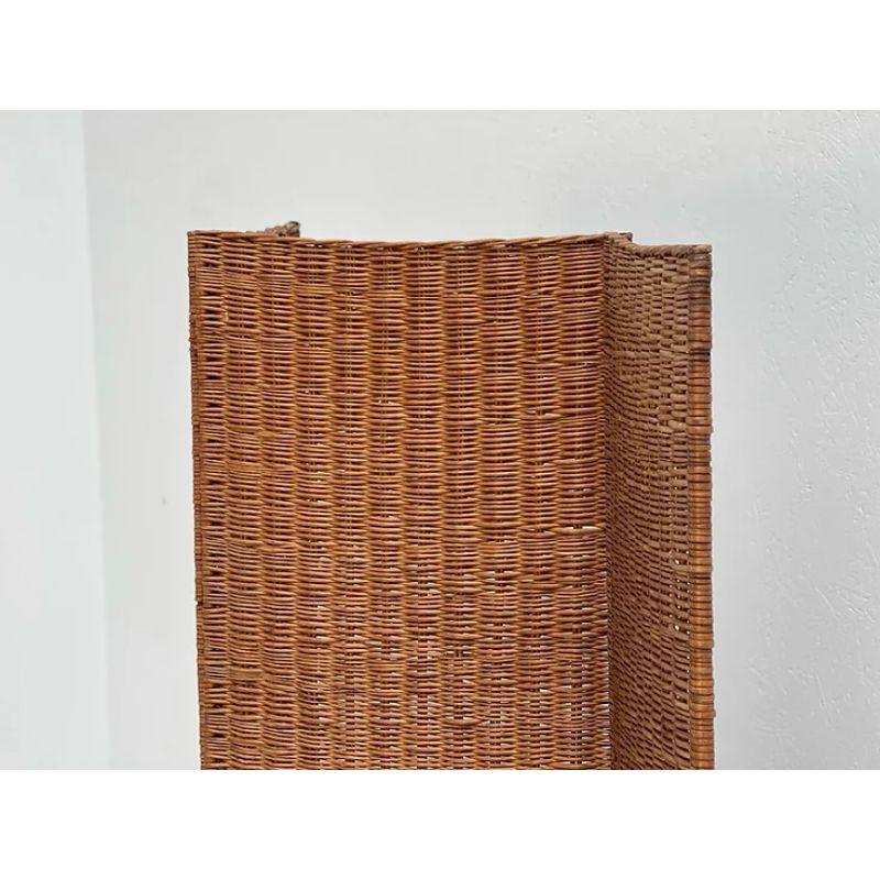French roomdivider / paravent in wicker, 1960's.

This lovely roomdevider or paravent is probably made in the 1960's in France. The roomdevider features a three wicker screen that can be put as you like.