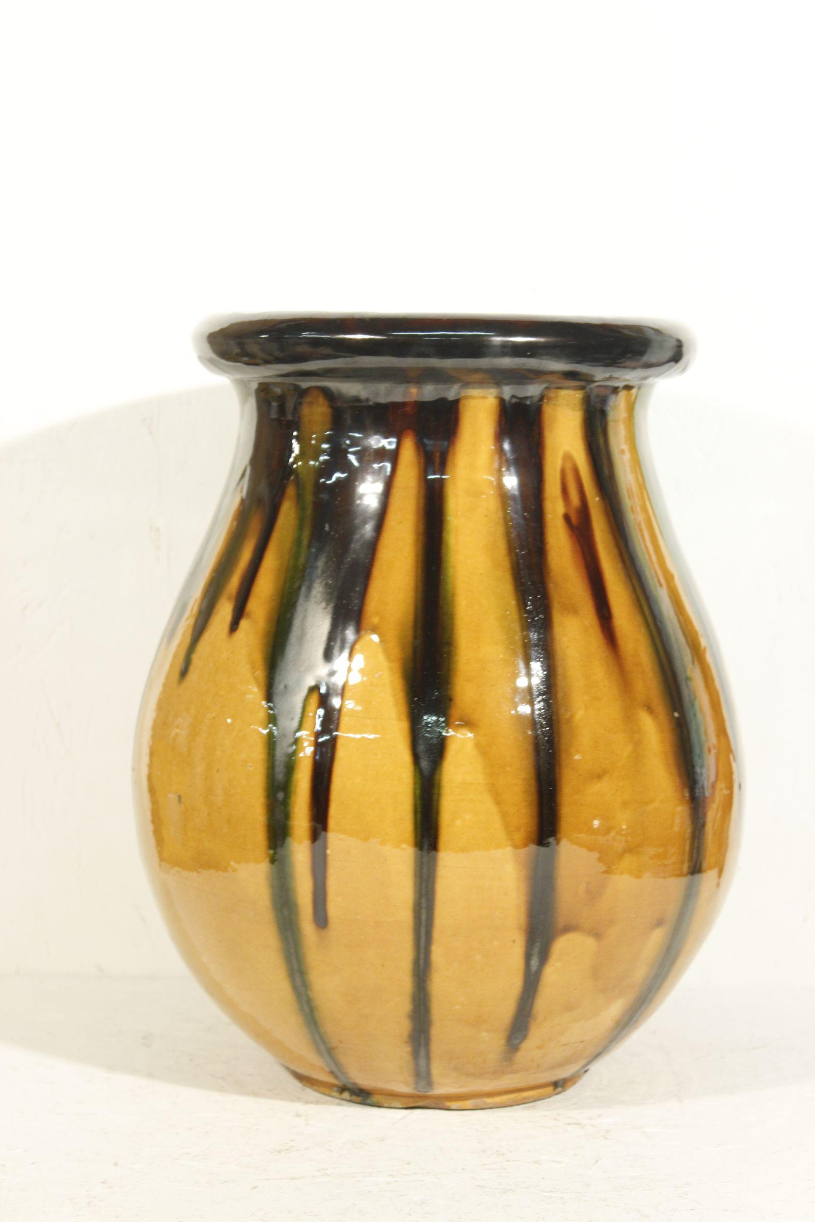 Traditional vintage French garden jar by the Biot manufactures, this piece was hand mounted using rope before being glazed with the popular yellow and green oxides often used in southern France. 

The piece dates back to the mid 20th century, it is