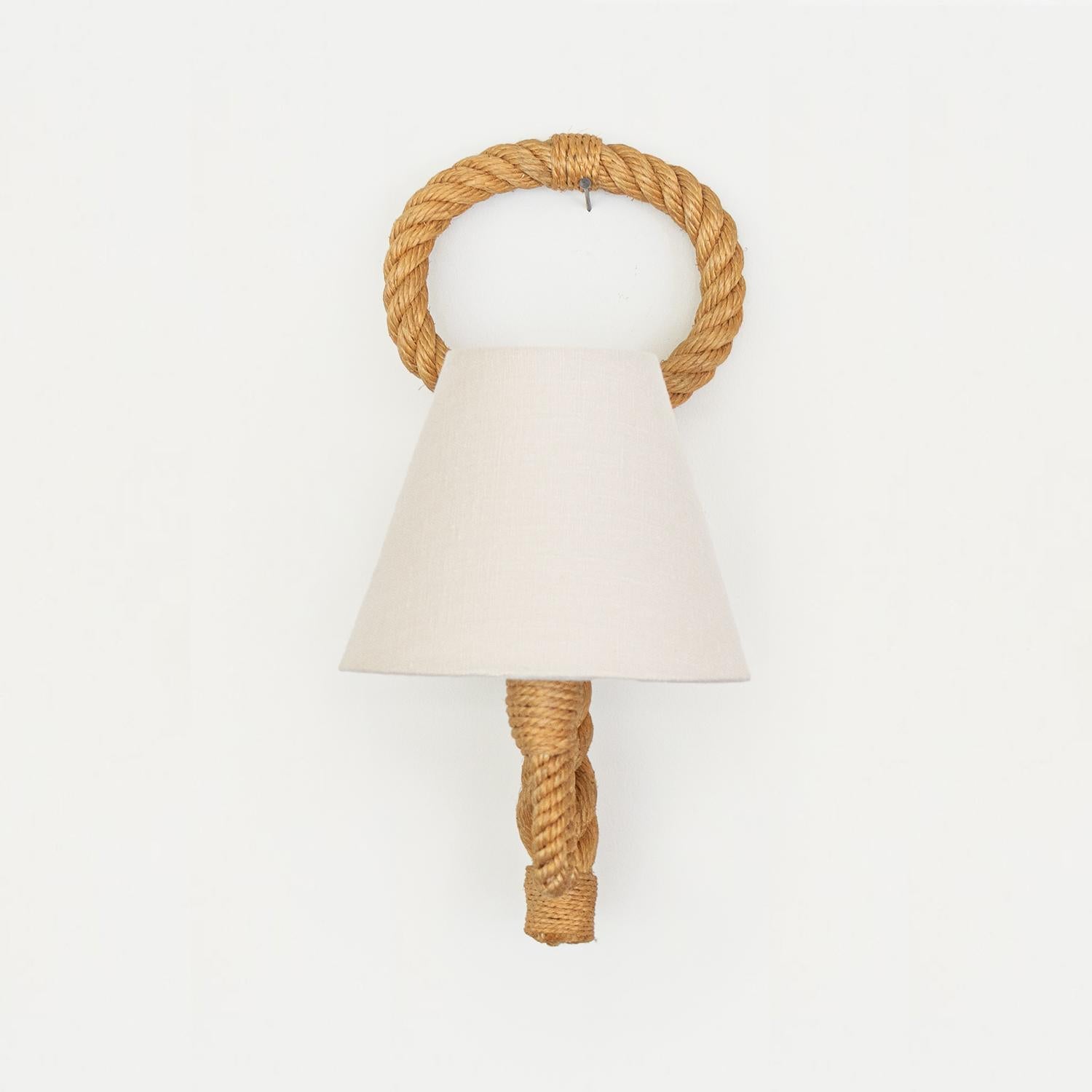 squiggle sconce