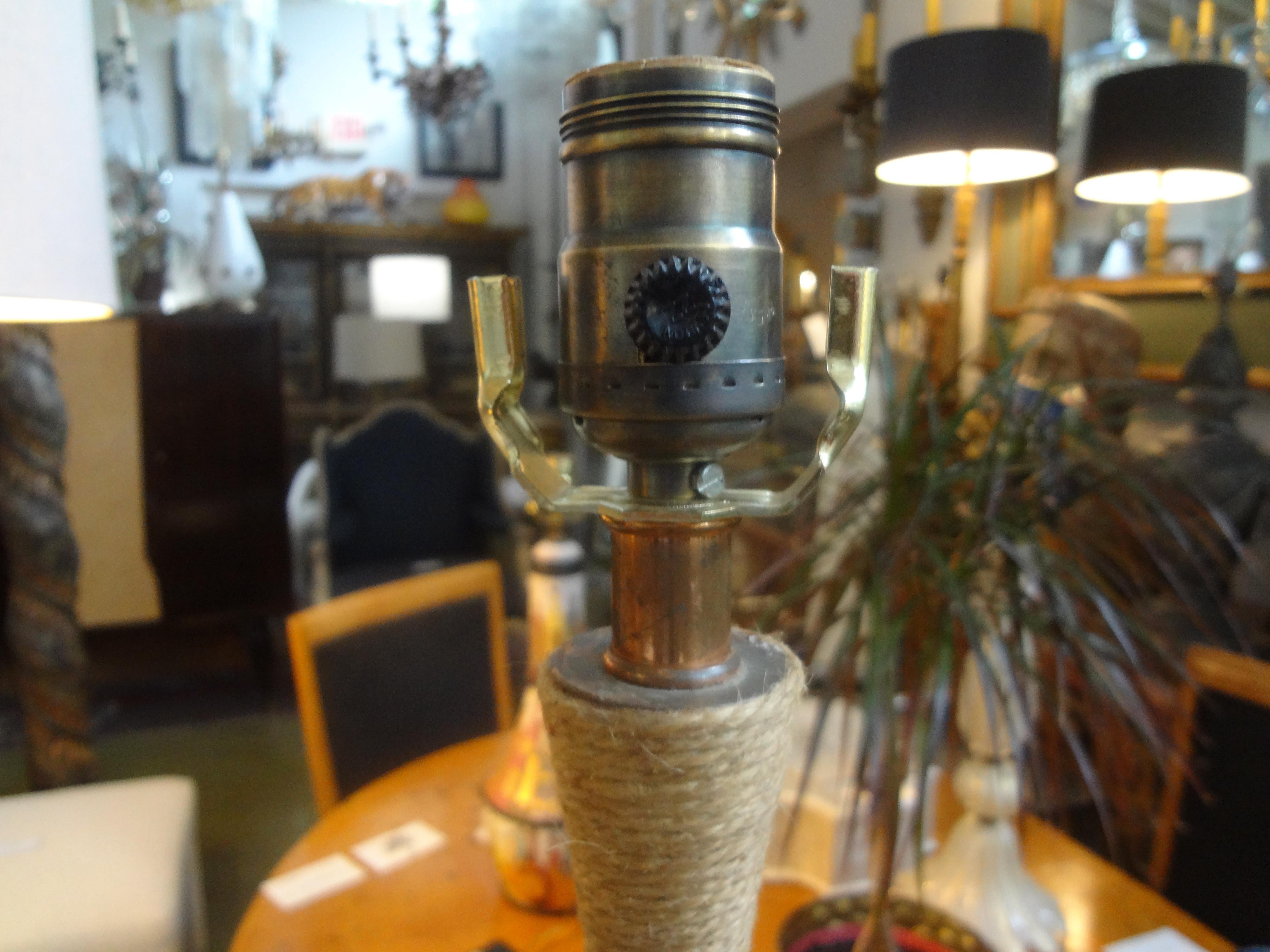 Französische Tischlampe aus Seil von Audoux & Minet (Mitte des 20. Jahrhunderts) im Angebot