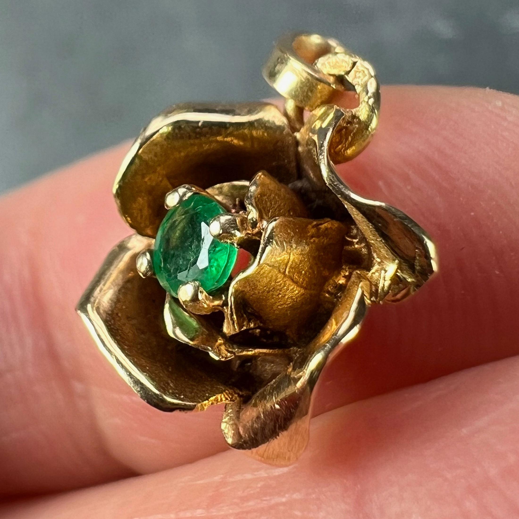 French Rose 18K Yellow Gold Emerald Charm Pendant For Sale 1