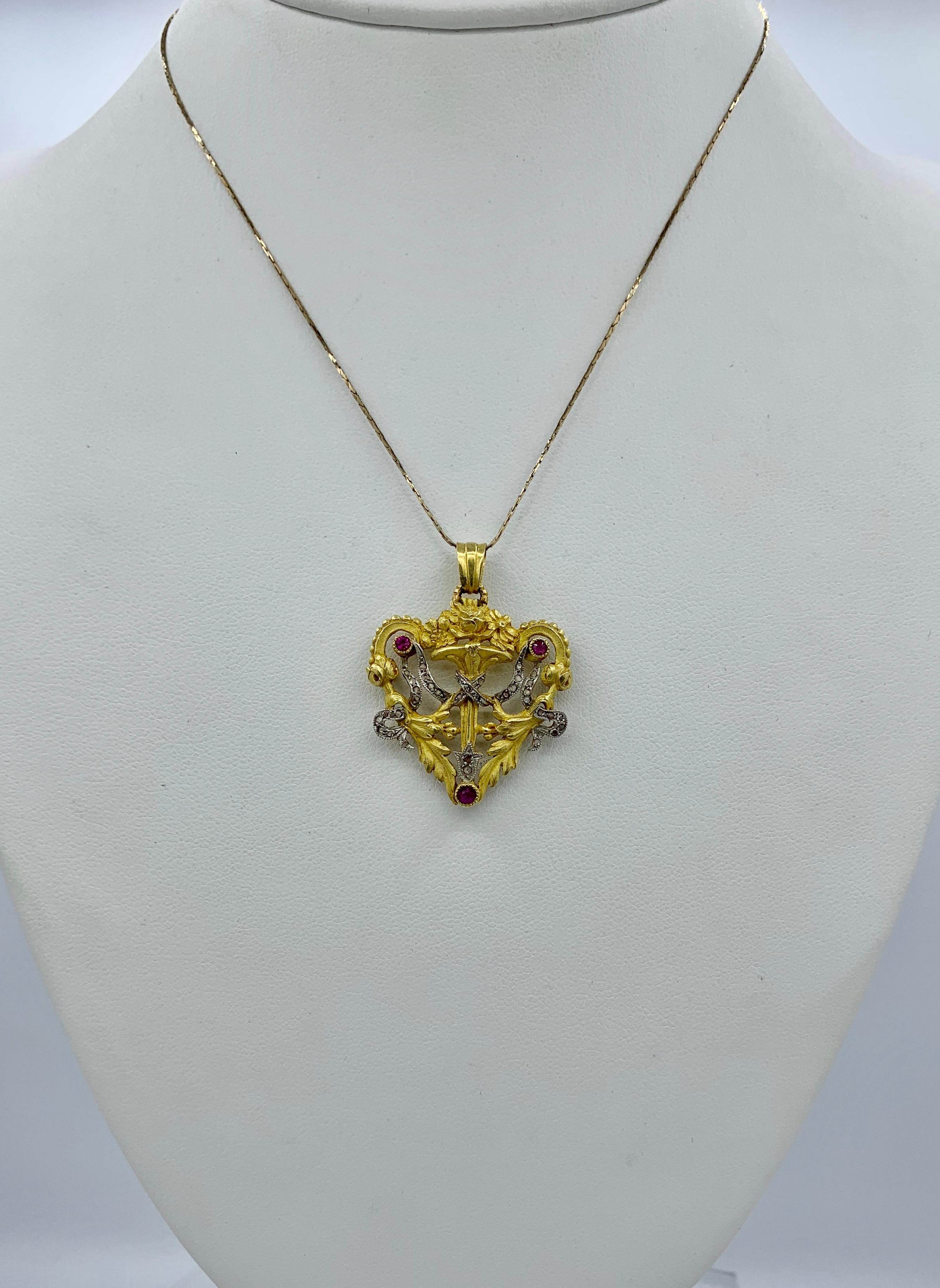 Französischer Rosenschliff Diamant-Rubin-Herz-Anhänger Belle Epoque 18 Karat Gold Blume im Zustand „Gut“ im Angebot in New York, NY