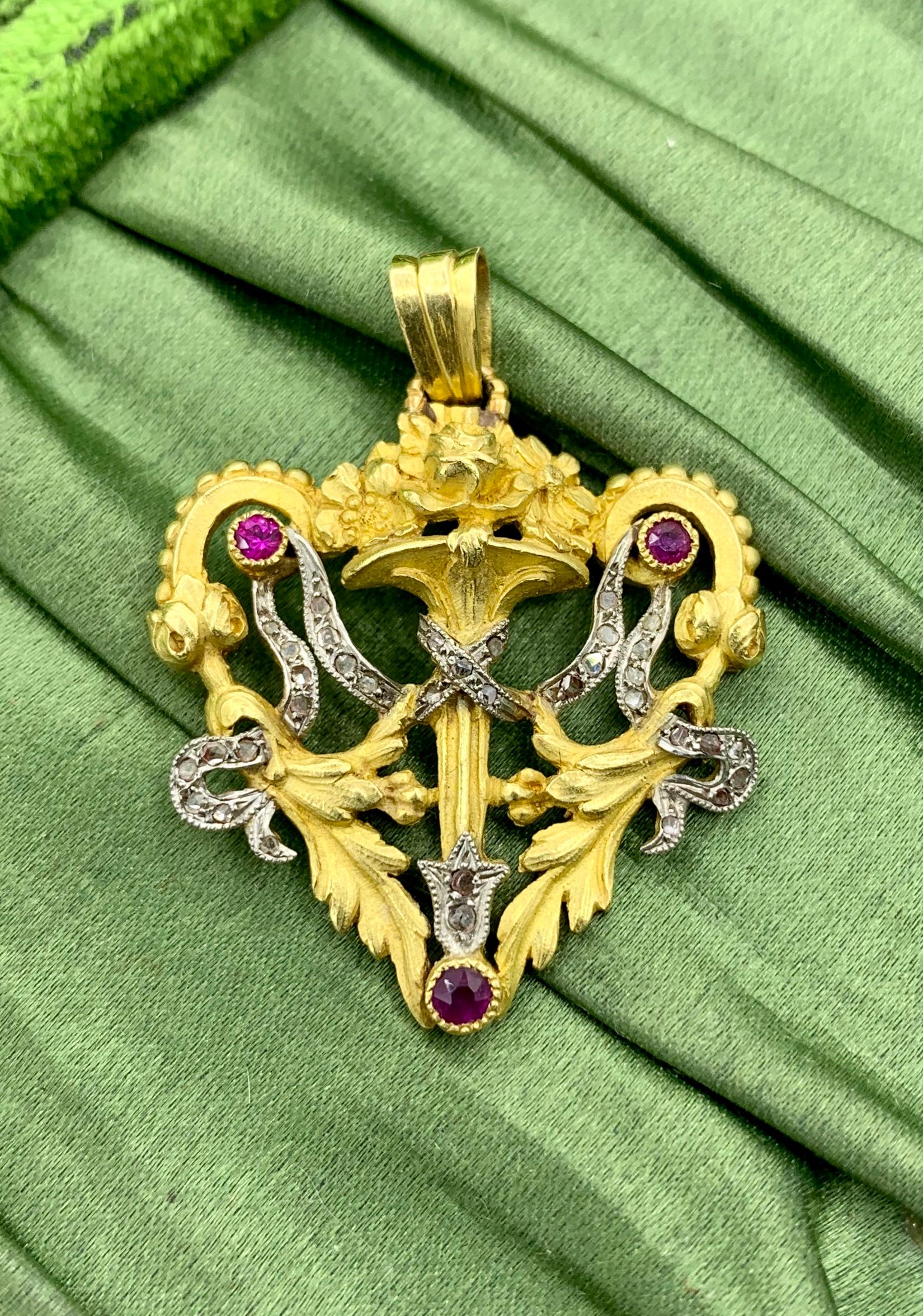French Rose Cut Diamond Ruby Heart Pendant Belle Epoque 18 Karat Gold Flower In Good Condition For Sale In New York, NY