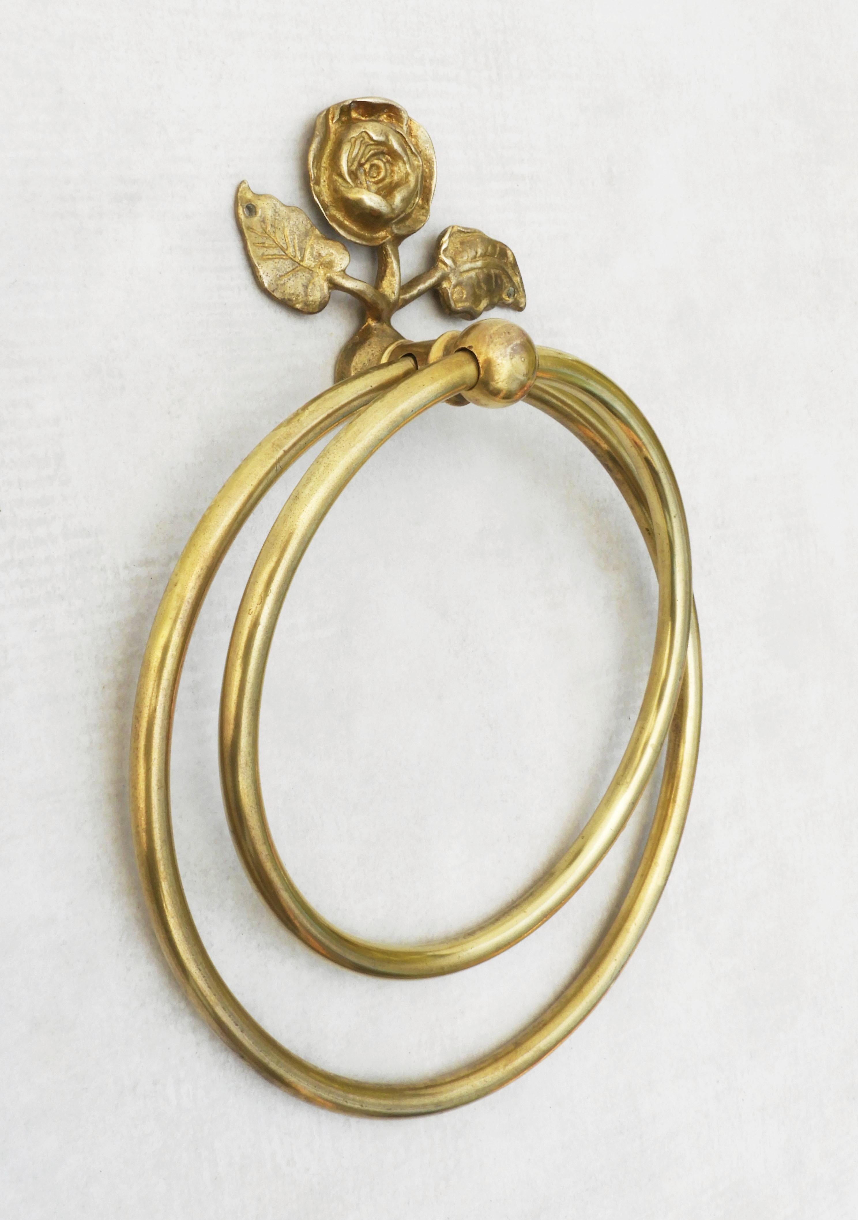 Flor de rosa francesa Accesorios de baño Bronce y latón C1950 Latón en venta