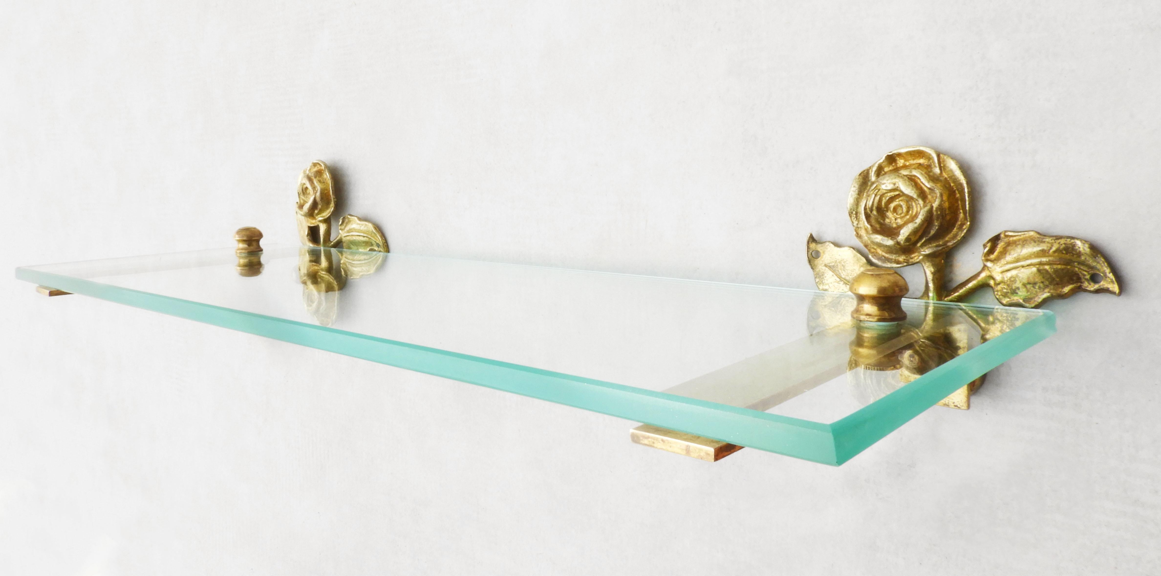 Francese Mensole da toilette francesi con fiori di rosa, bronzo dorato e ottone C1950 - due disponibili in vendita