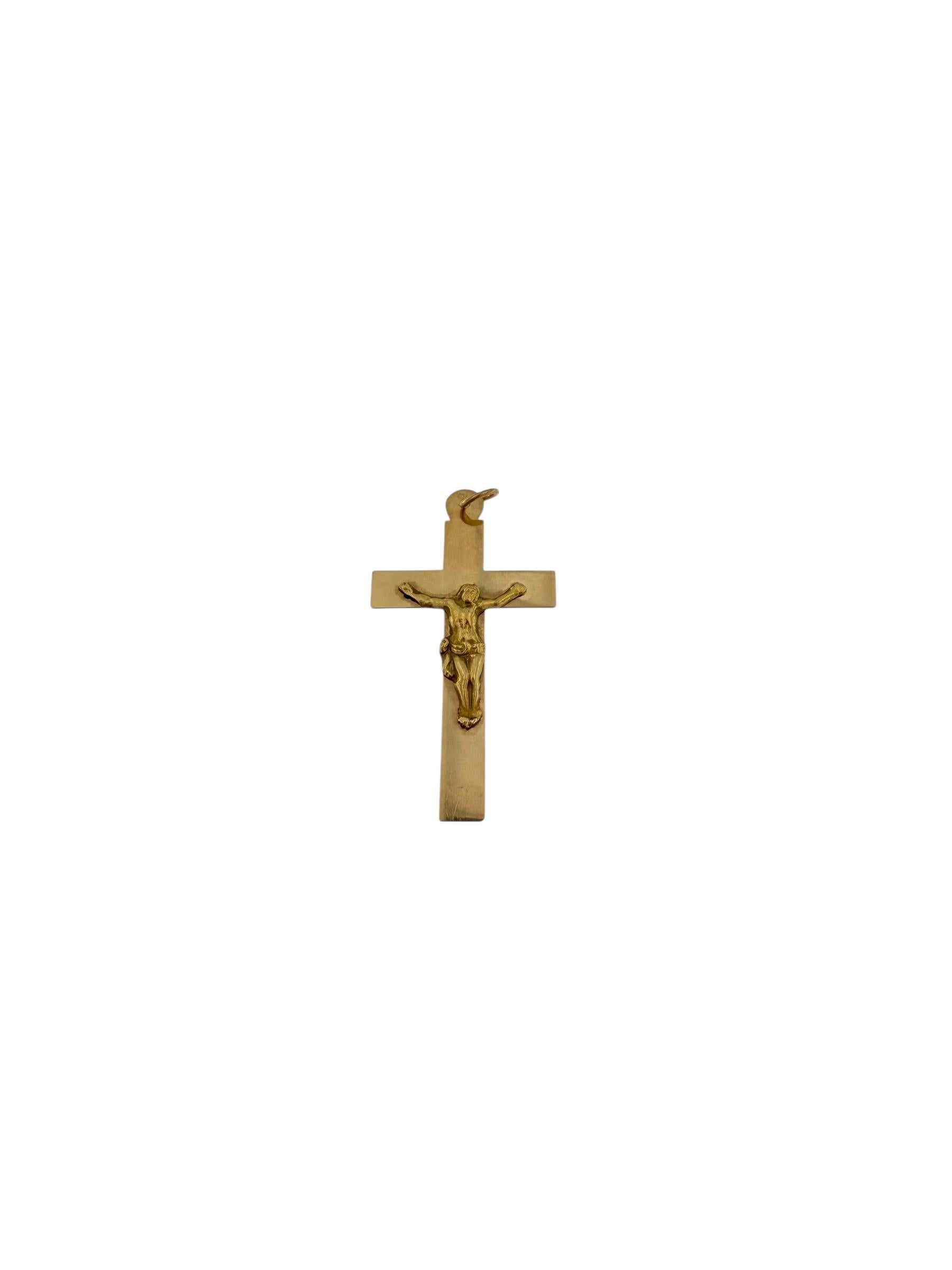 Le French Rose Gold Crucifix est une pièce magnifiquement discrète, fabriquée en or rose 14kt avec un design simple mais profondément significatif. Adoptant une esthétique minimaliste et classique, ce crucifix présente des lignes épurées et une