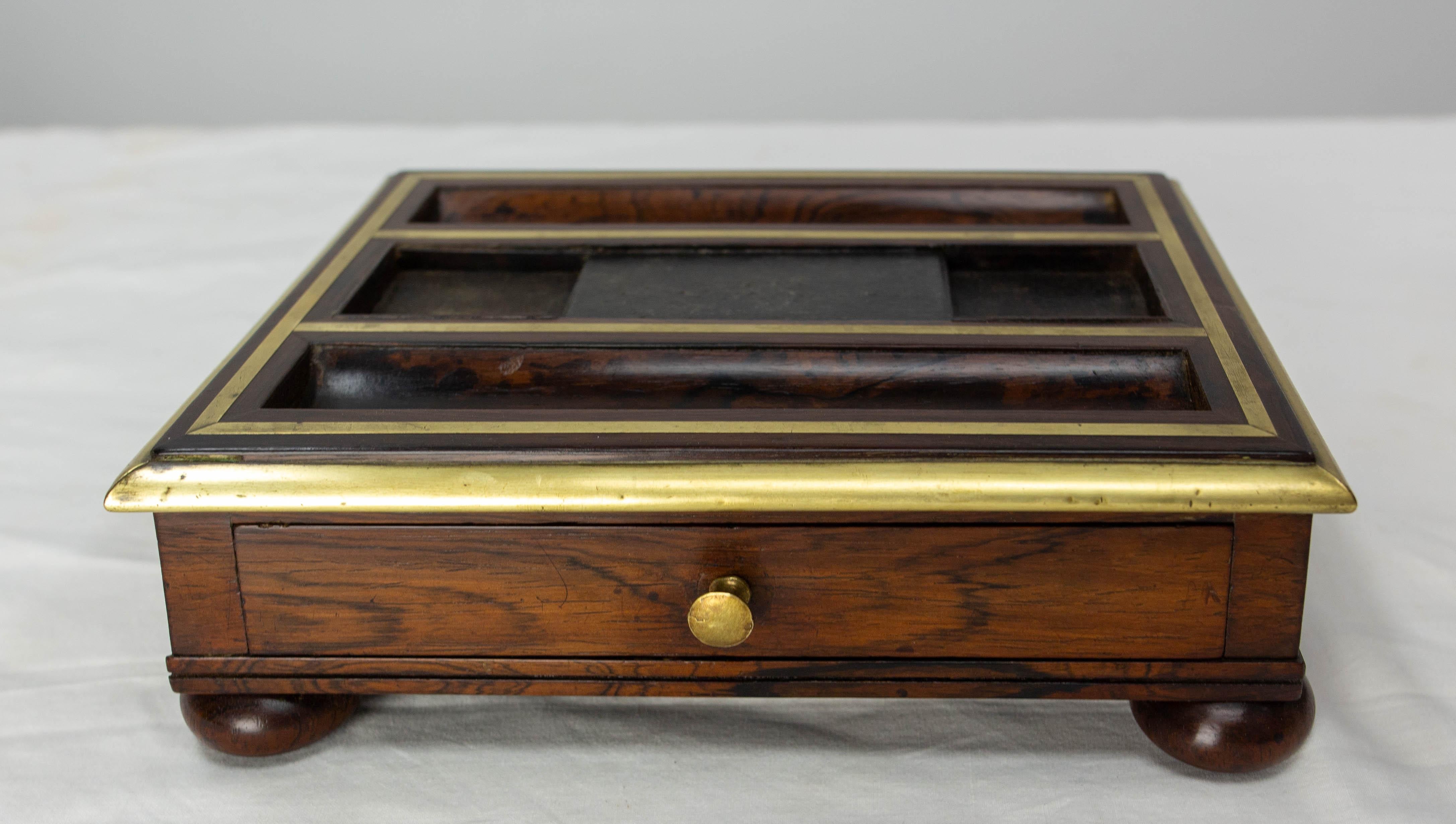 French box with drawer for pencil and small office equipment.
Made circa 1880, in France.
Two chopsticks on the sides are missing (very discreet, please see the side photos).
Palisander and brass.
To be placed on a desk or a side