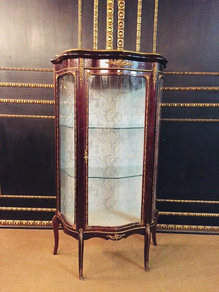 Antique French Rosewood Vitrine with Brass, circa 1900 mahogany veneer For Sale 4