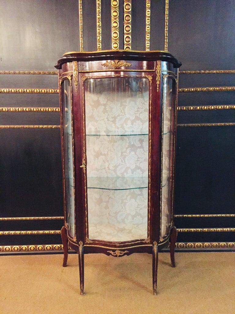 Antique French Rosewood Vitrine with Brass, circa 1900 mahogany veneer For Sale 6