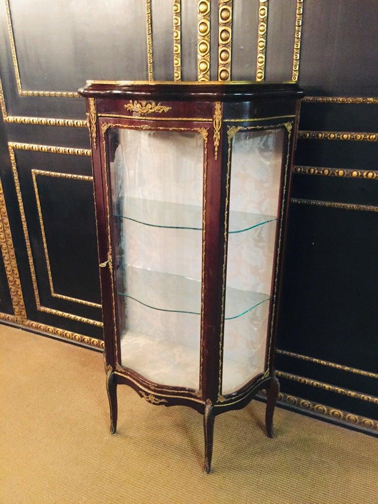 Antique French Rosewood Vitrine with Brass, circa 1900 mahogany veneer For Sale 7