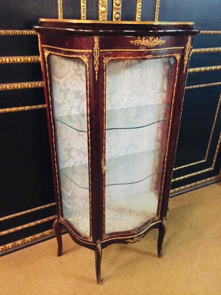 Antique French Rosewood Vitrine with Brass, circa 1900 mahogany veneer For Sale 8